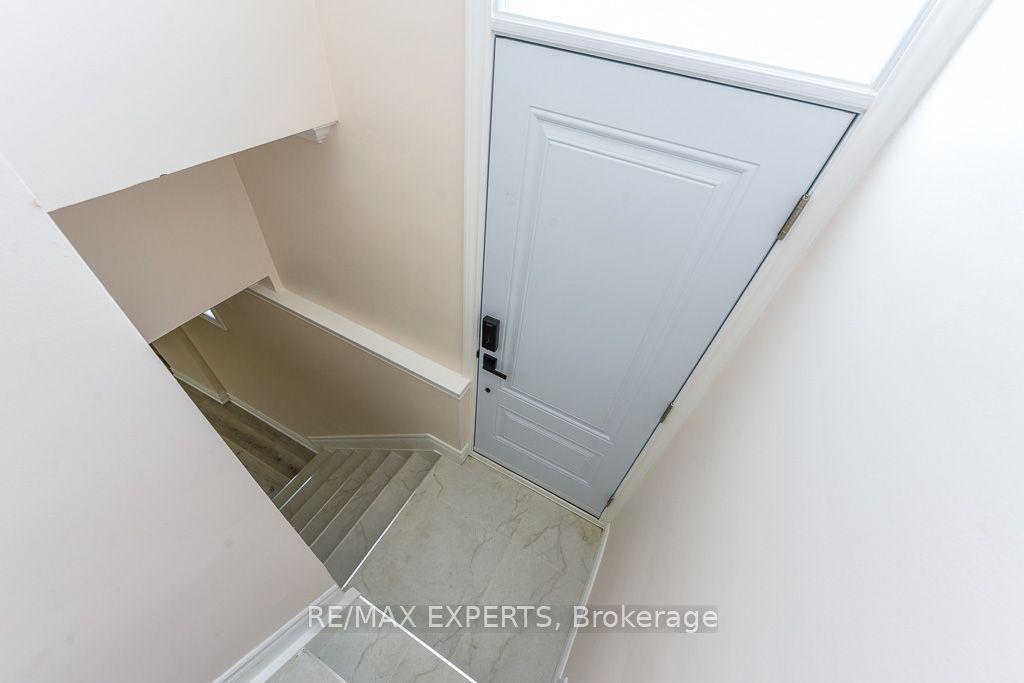 22 Rubydale Gardens, Toronto — Semi-Detached for lease, photo 1