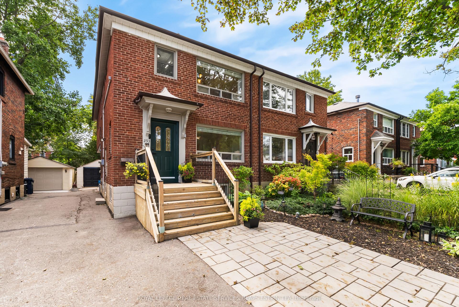 253 Donlea Drive, Toronto — Semi-Detached for sale, photo 1