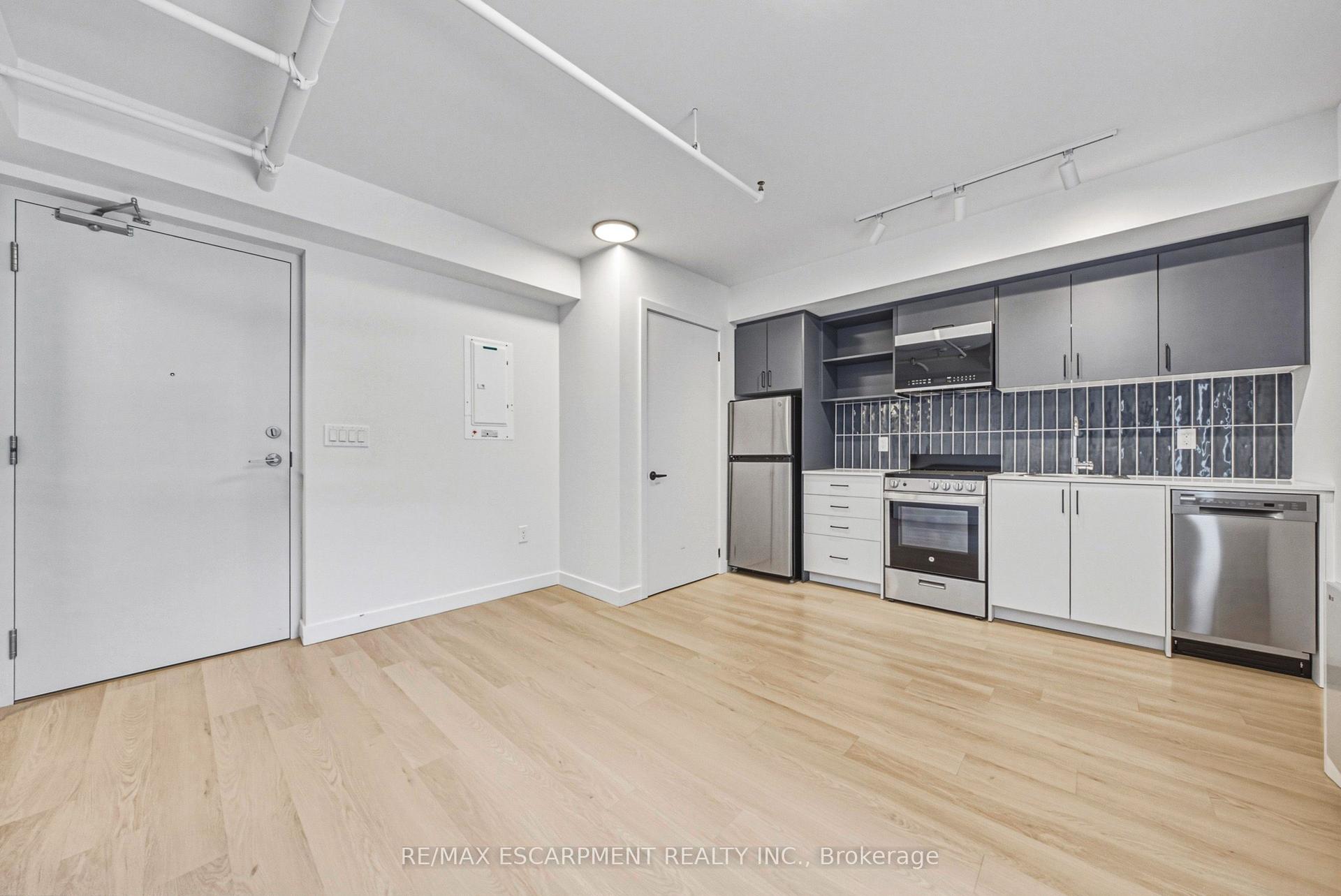 325 James Street S 206 #206, Hamilton — Multiplex for lease, photo 1