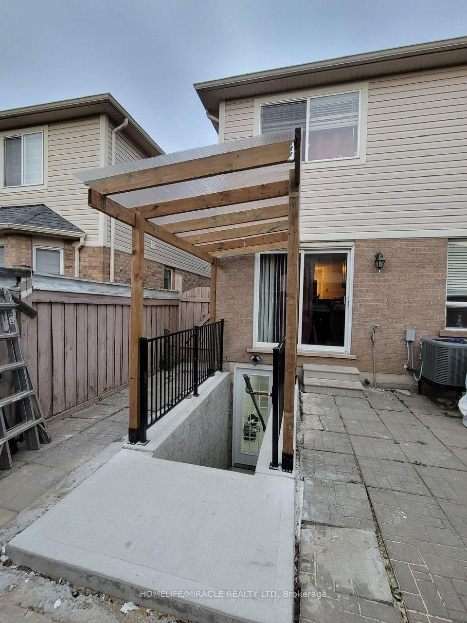 22 Tawnie Cres (Basement), Brampton — Semi-Detached for lease, photo 1