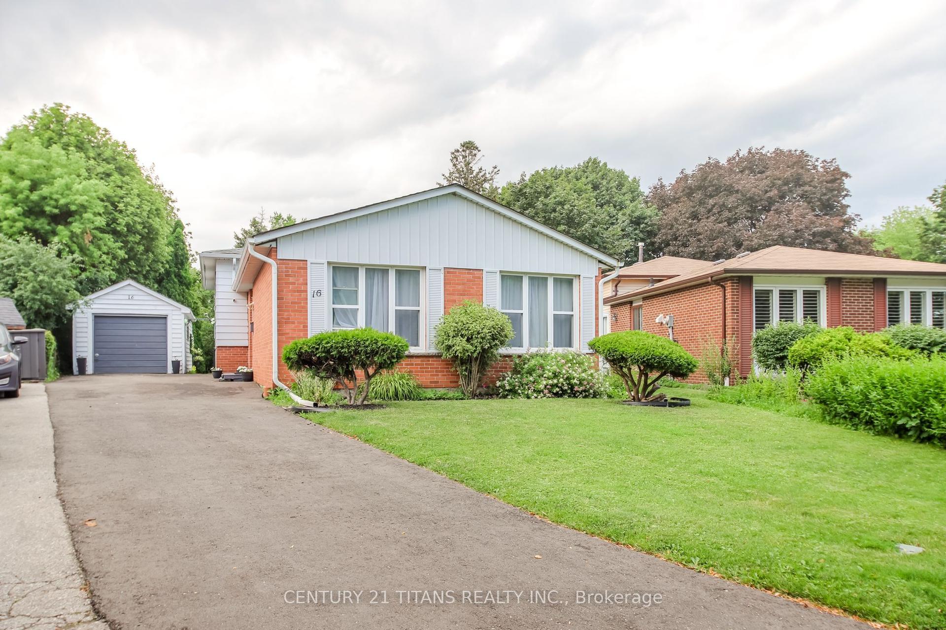 16 Proud Grove, Toronto — Detached for sale, photo 1
