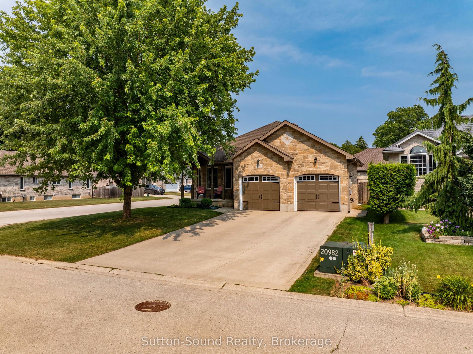 221 2nd Avenue W, Owen Sound — Detached for sale, photo 1