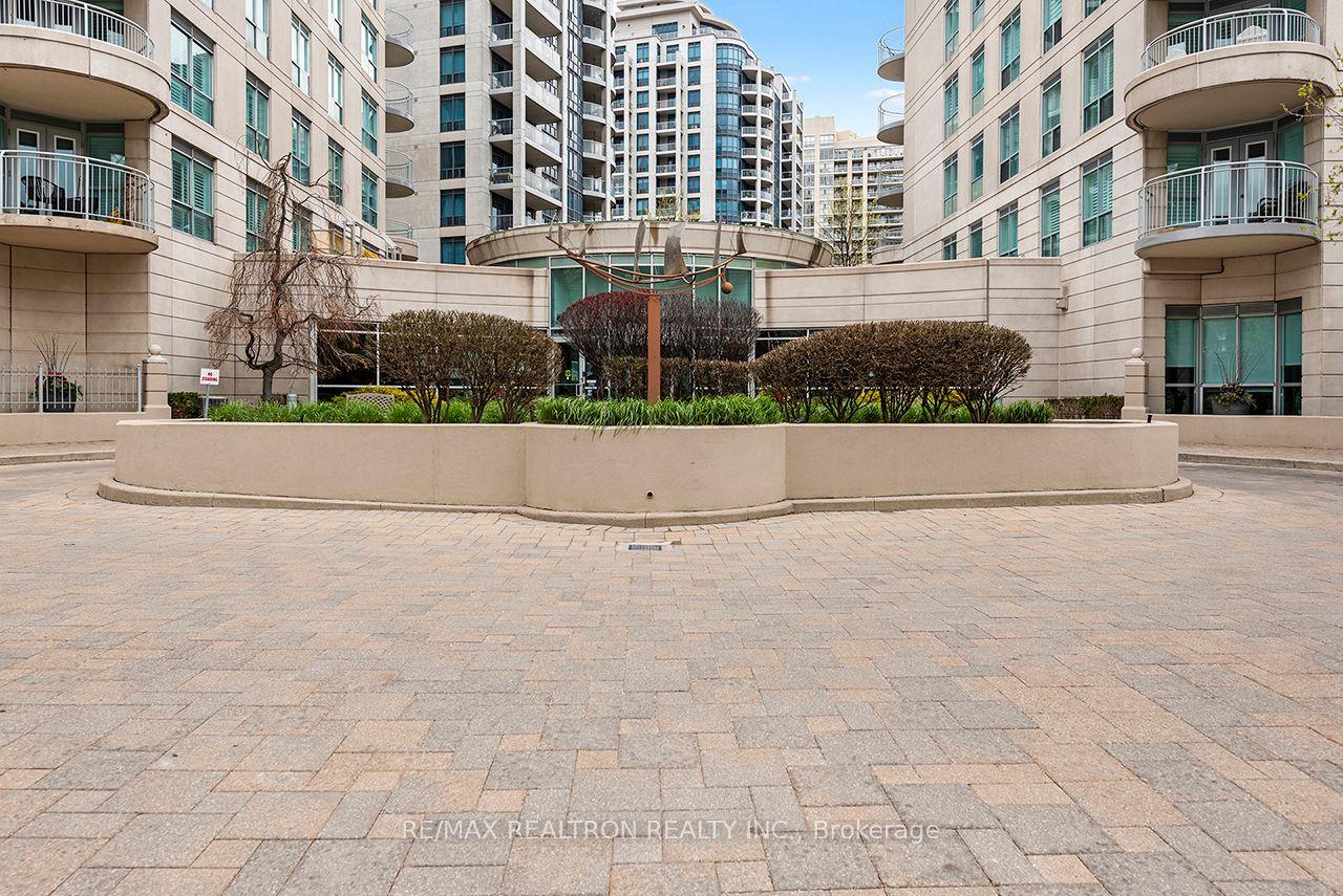 2111 Lake Shore Boulevard W 505 #505 — photo 1