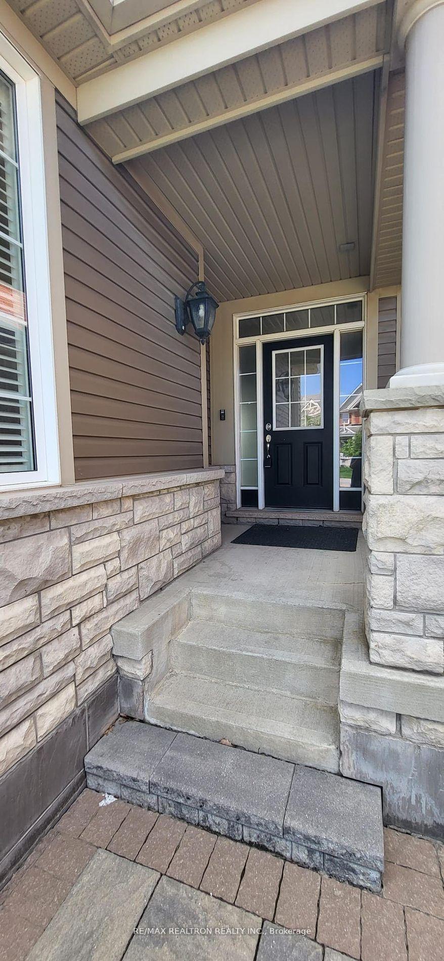 207 Dymott Avenue — photo 1