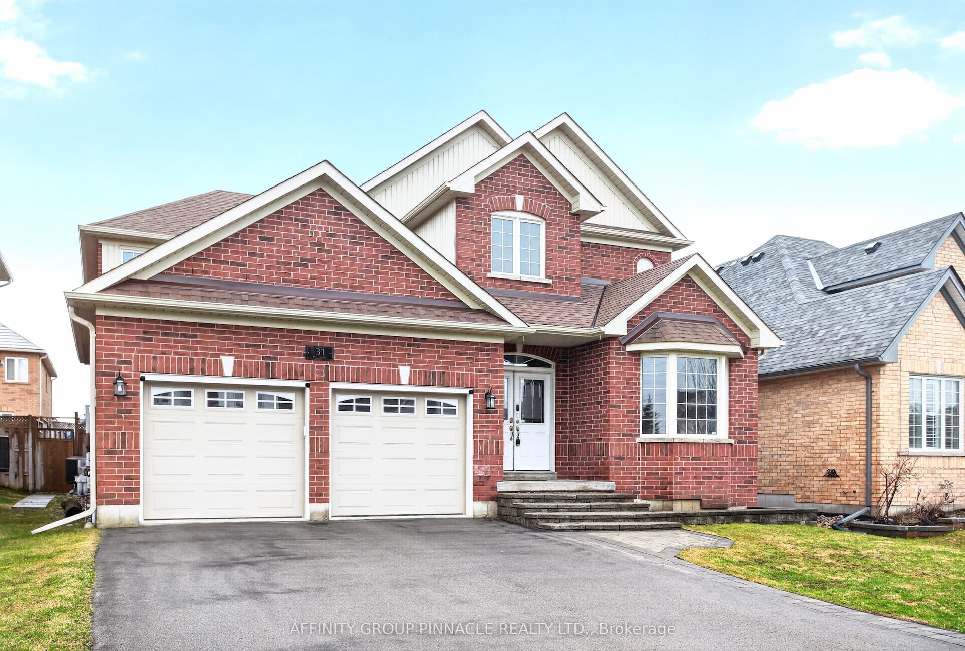 31 Ellis Crescent — photo 1