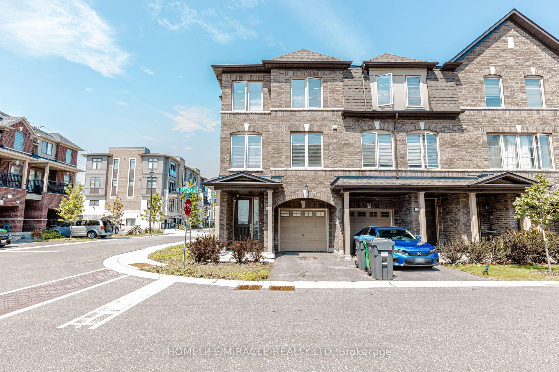 32 Arcola Street, Brampton — Townhouse for sale, photo 1