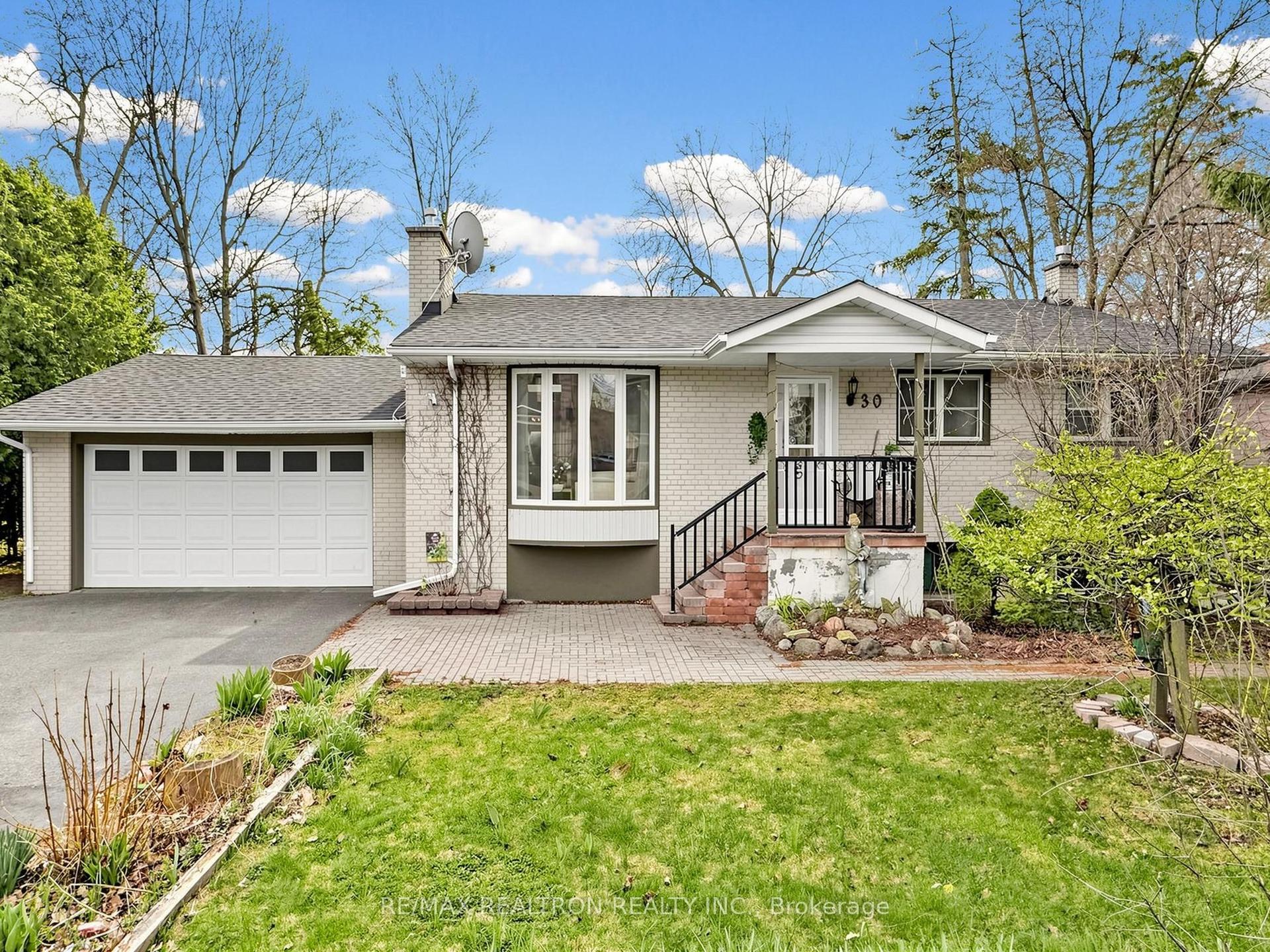 30 Bedford Park Avenue — photo 1