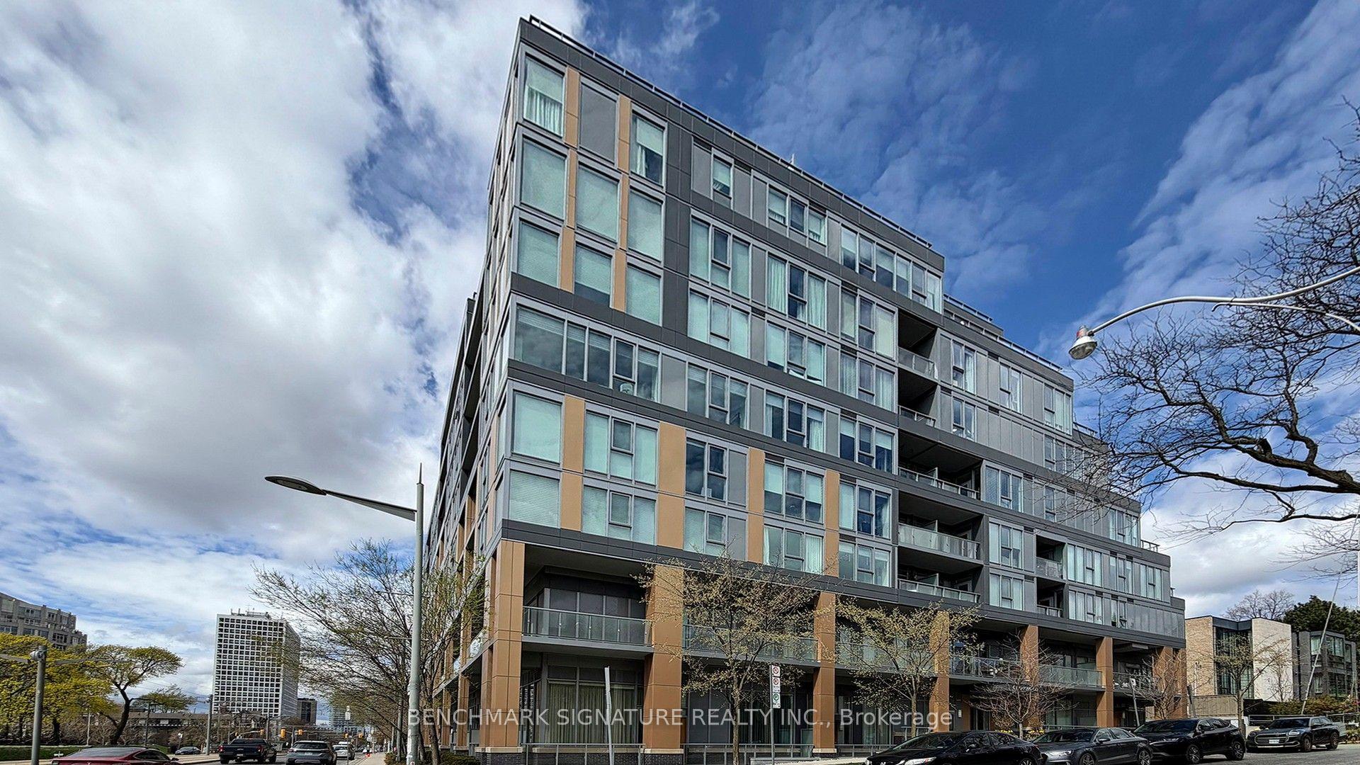 6 Parkwood Avenue Th106 #Th106 — photo 1