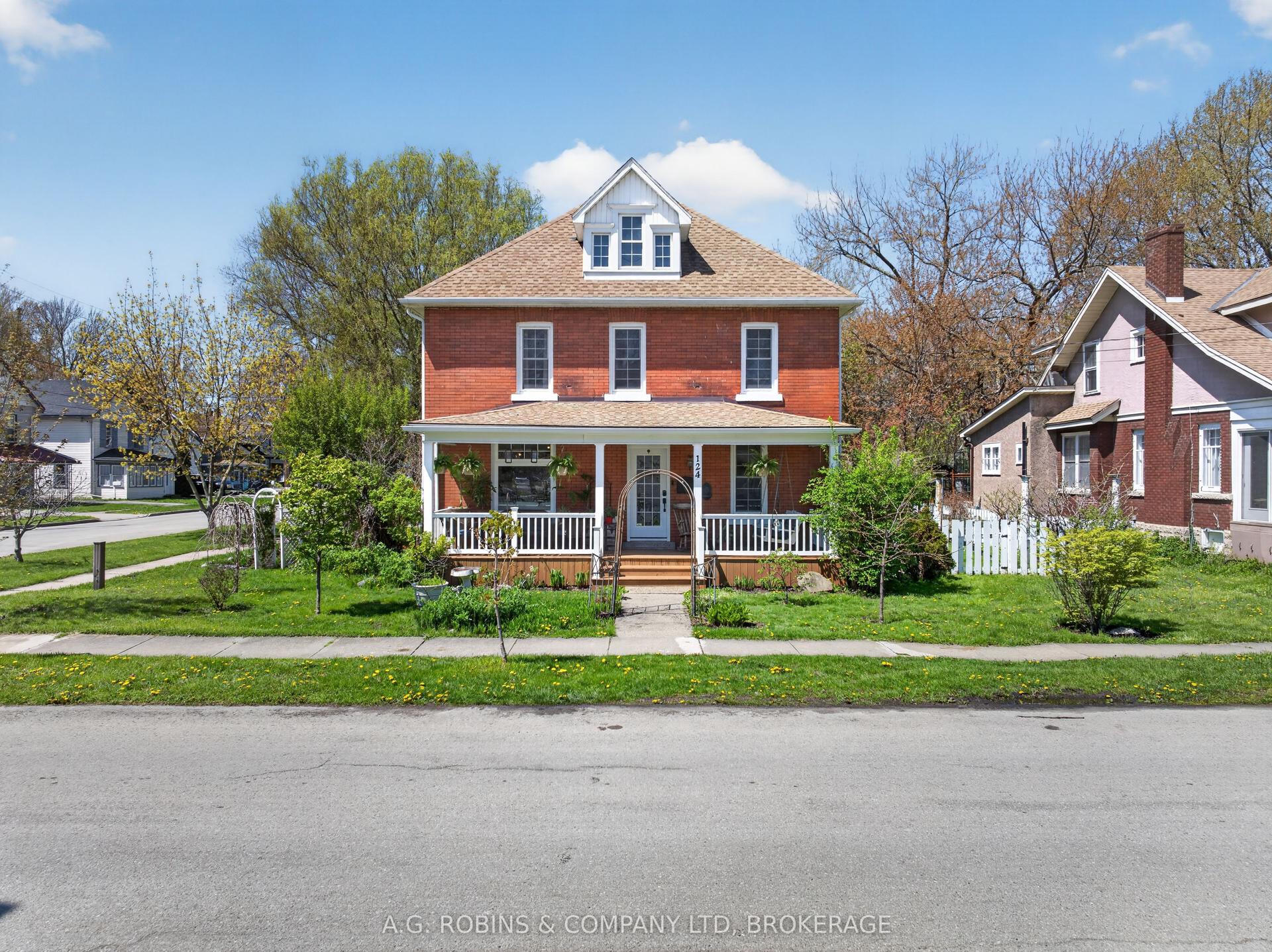 124 Catharine Street — photo 1