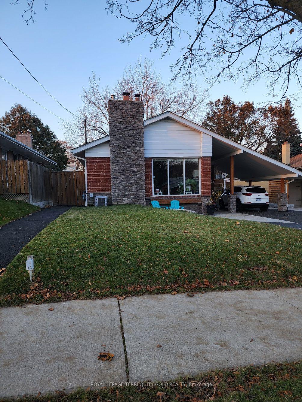 14 Hedges Boulevard — photo 1