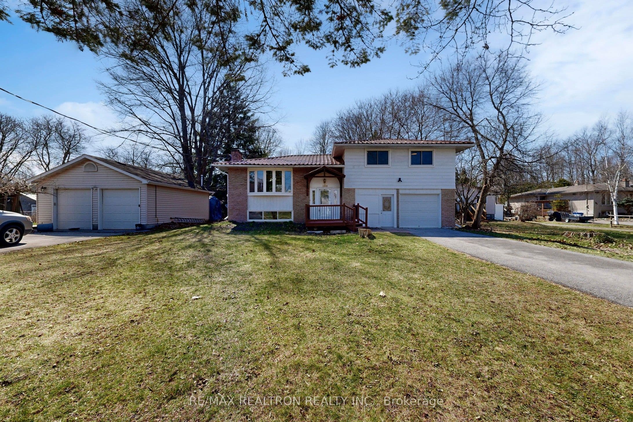 100 River Drive — photo 1