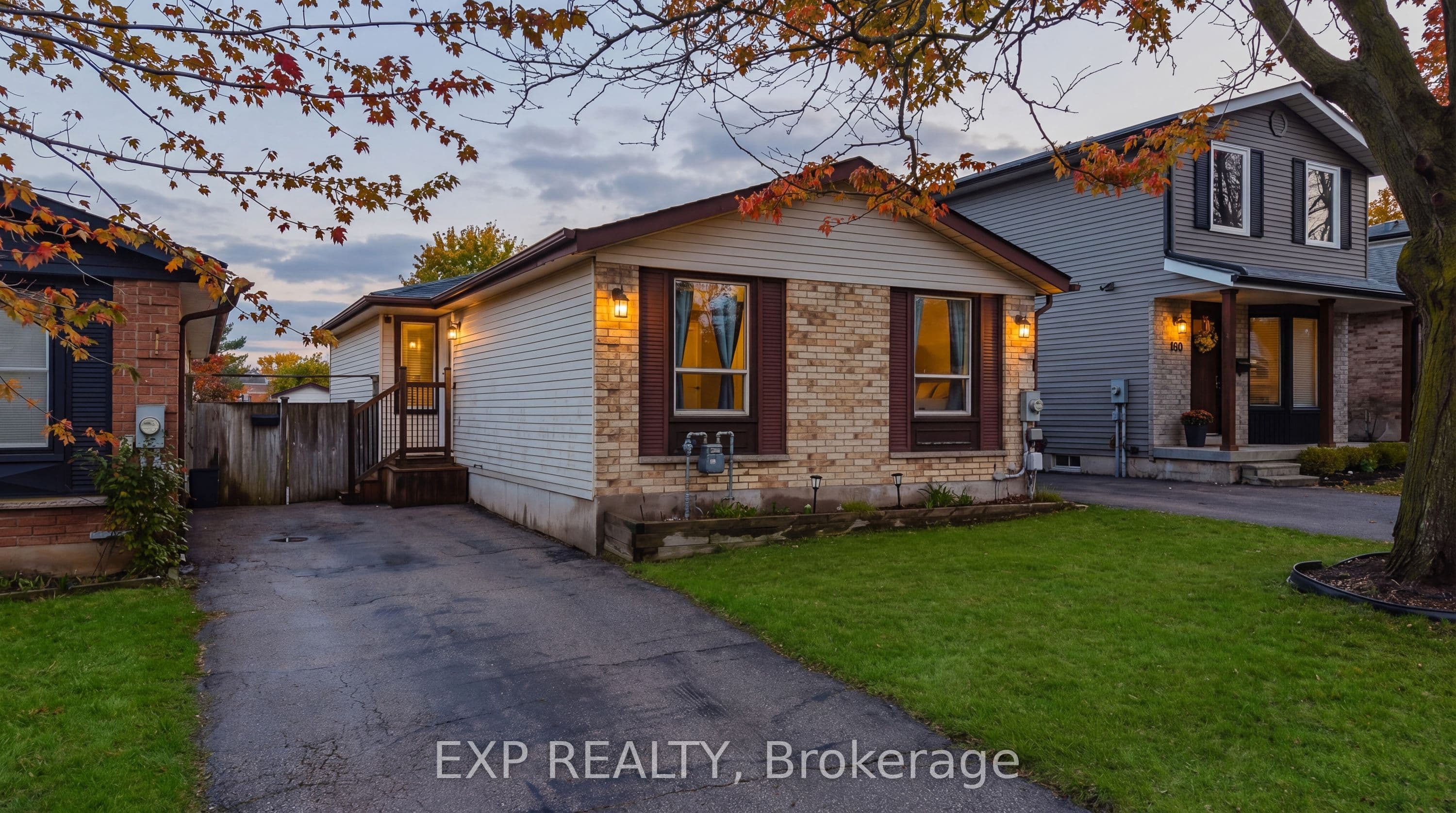 160 Carter Crescent — photo 1