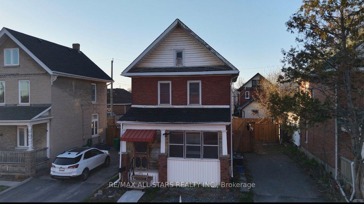 280 Lansdowne Street W — photo 1