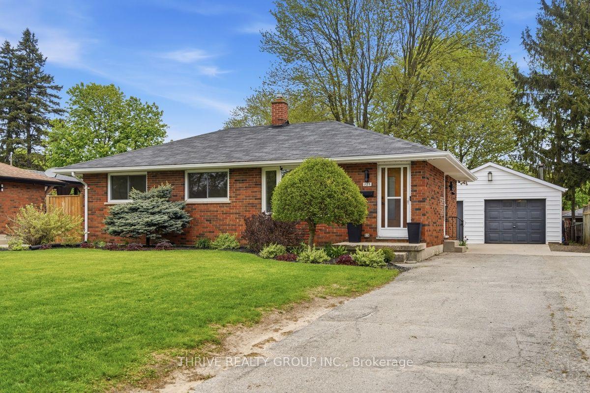 329 STRATHROYAL Avenue — photo 1
