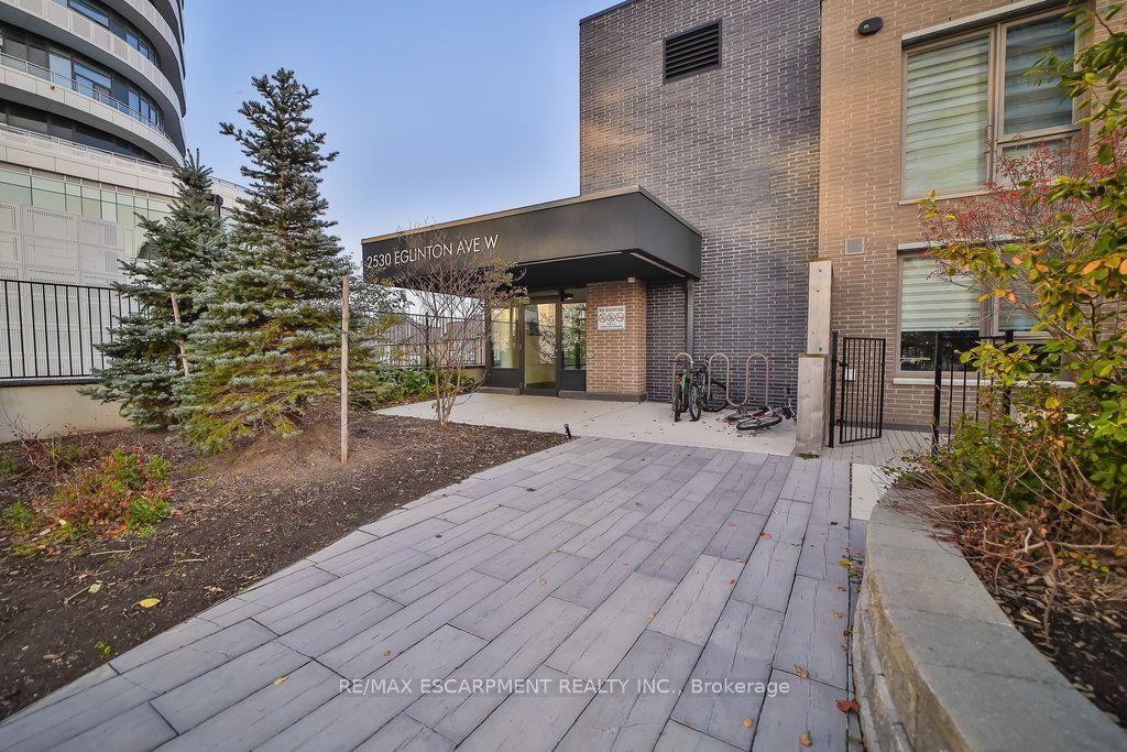 2530 Eglinton Avenue W 102 #102, Mississauga — Condo Town for lease, photo 1