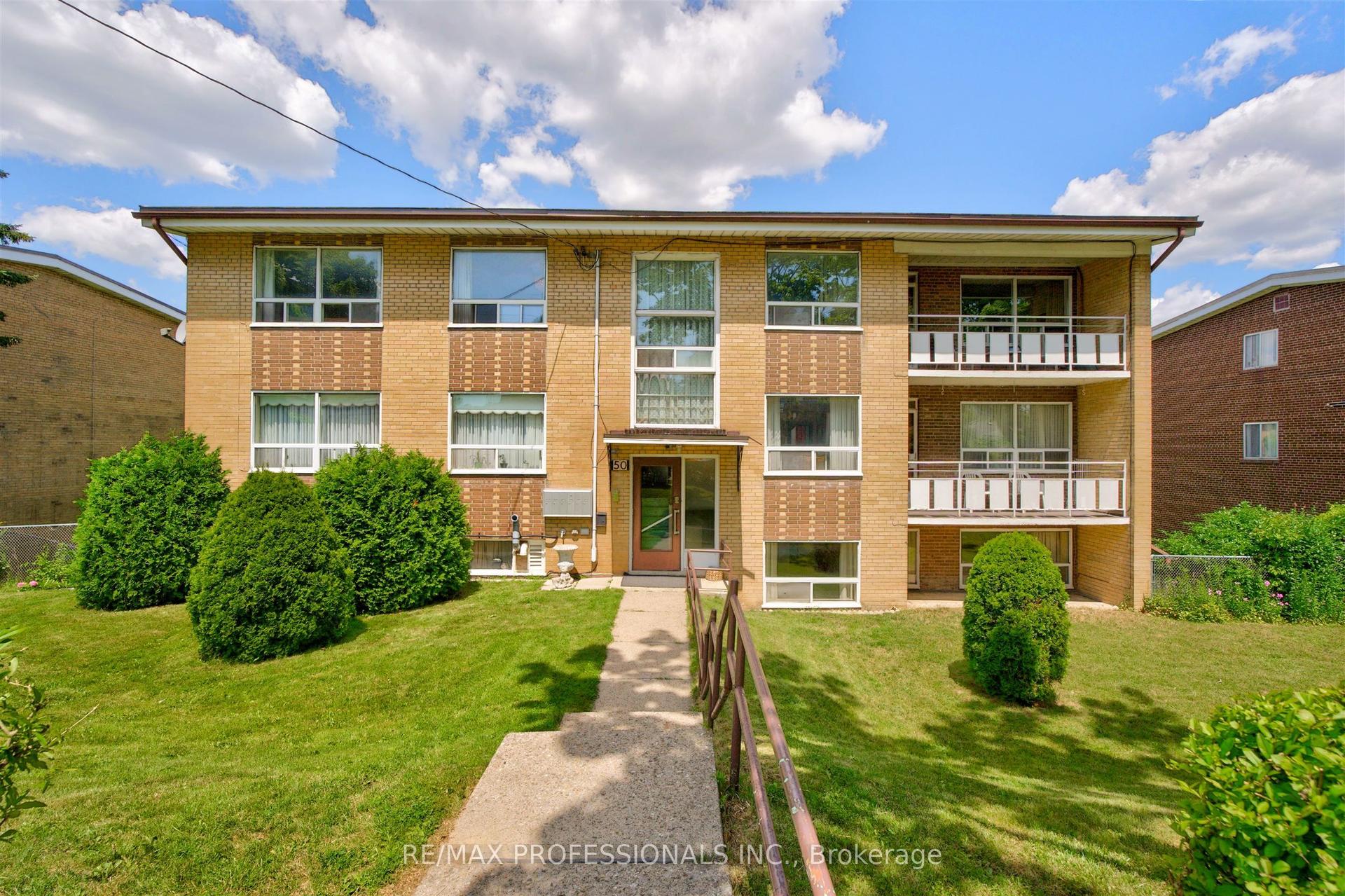 50 Waniska Avenue, Toronto — Multiplex for sale, photo 1