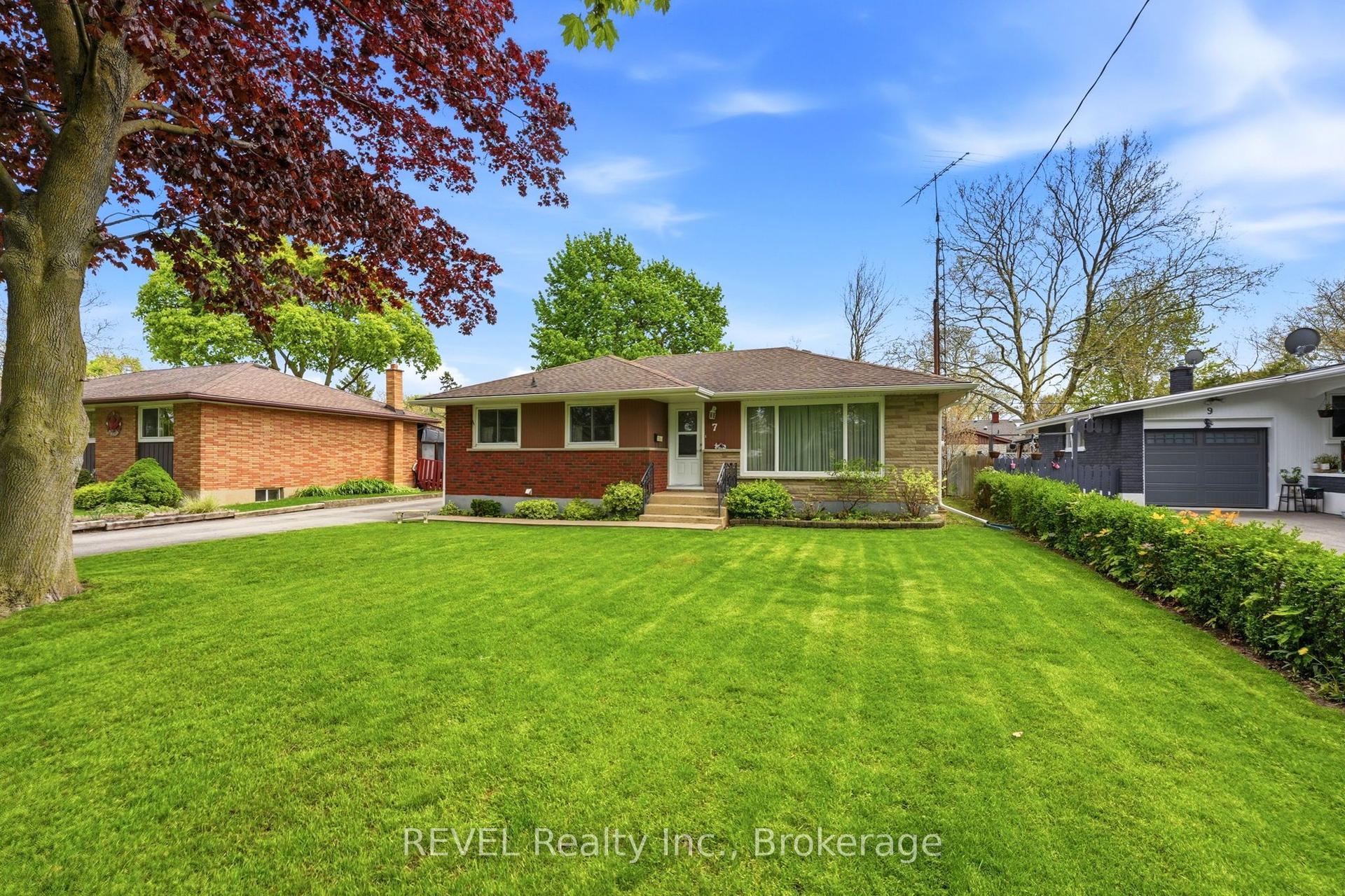 7 Brucedale Avenue — photo 1