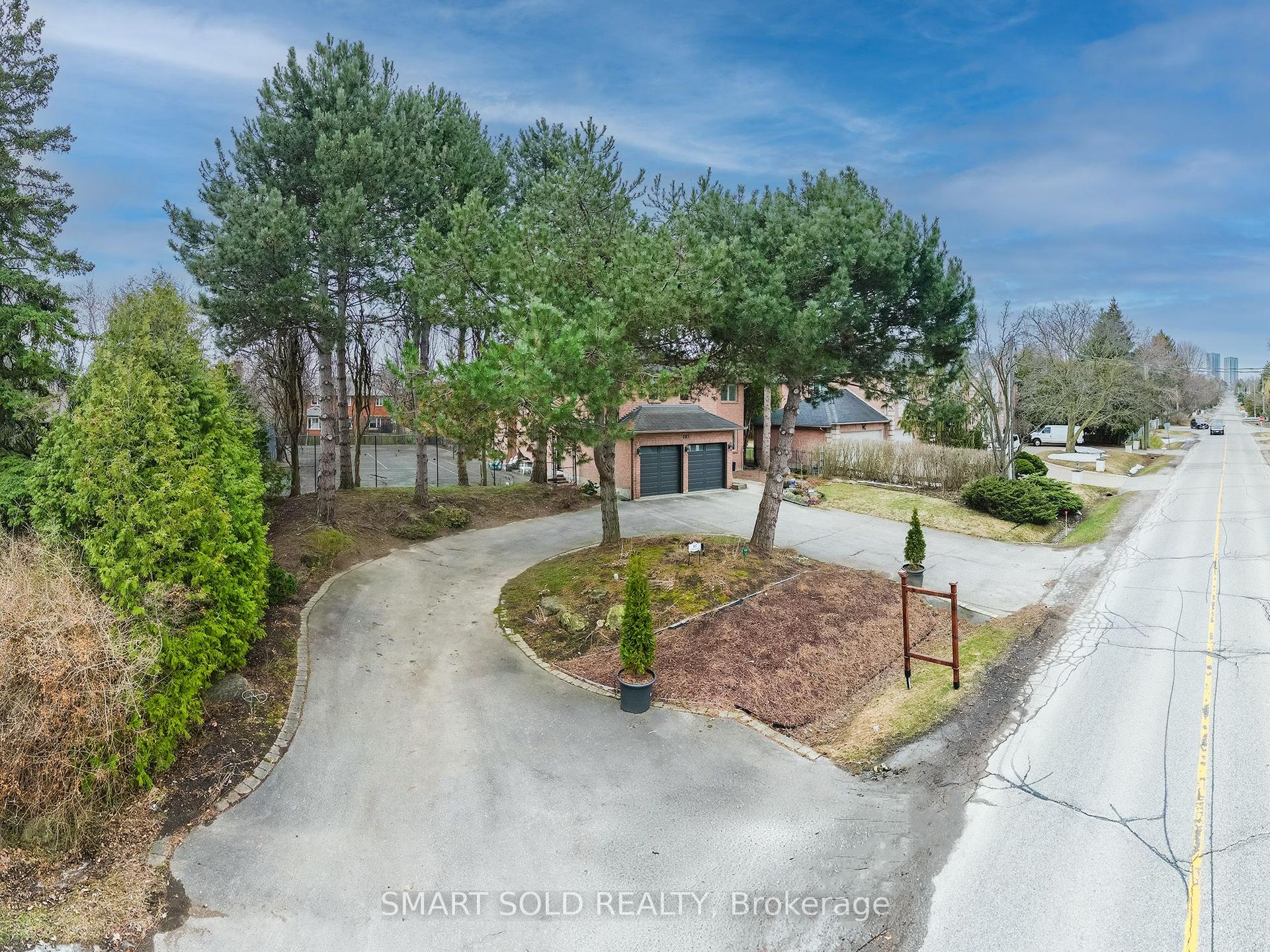 107 Arnold Avenue — photo 1