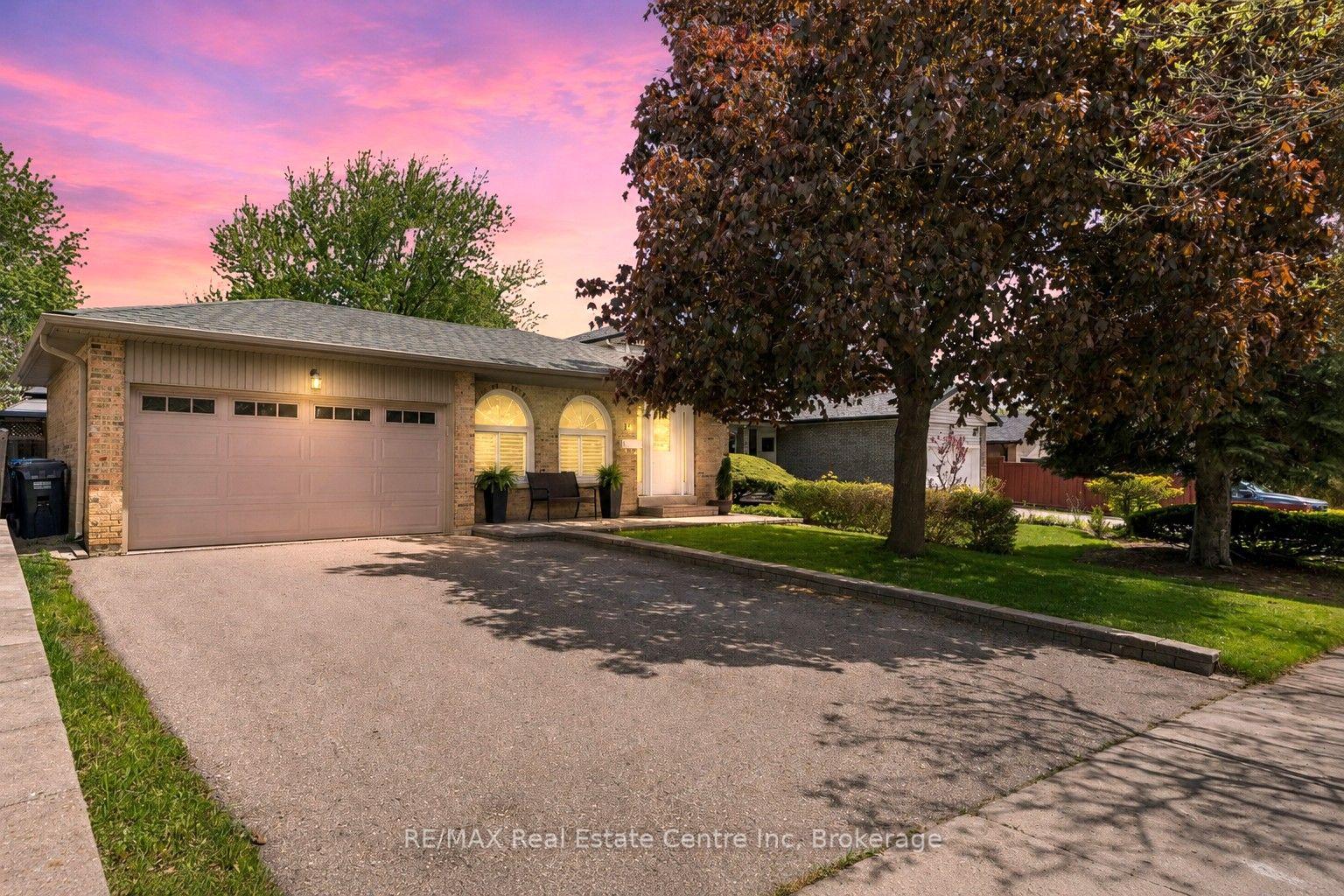 14 Massey Street, Brampton — Detached for sale, photo 1