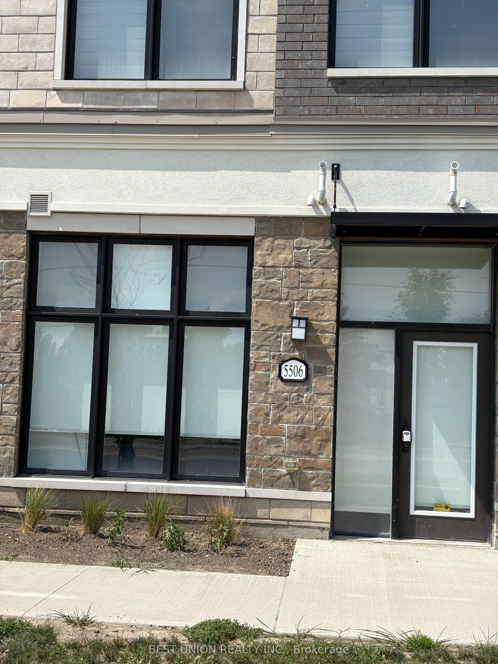 5506 Main Street, Whitchurch-Stouffville — Townhouse for lease, photo 1