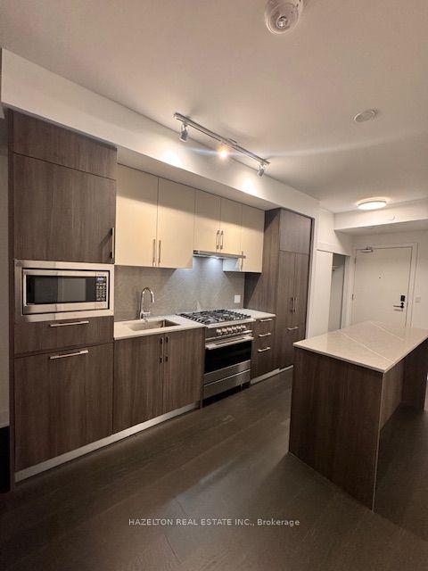 8 Manor Road W 409 #409 — photo 1