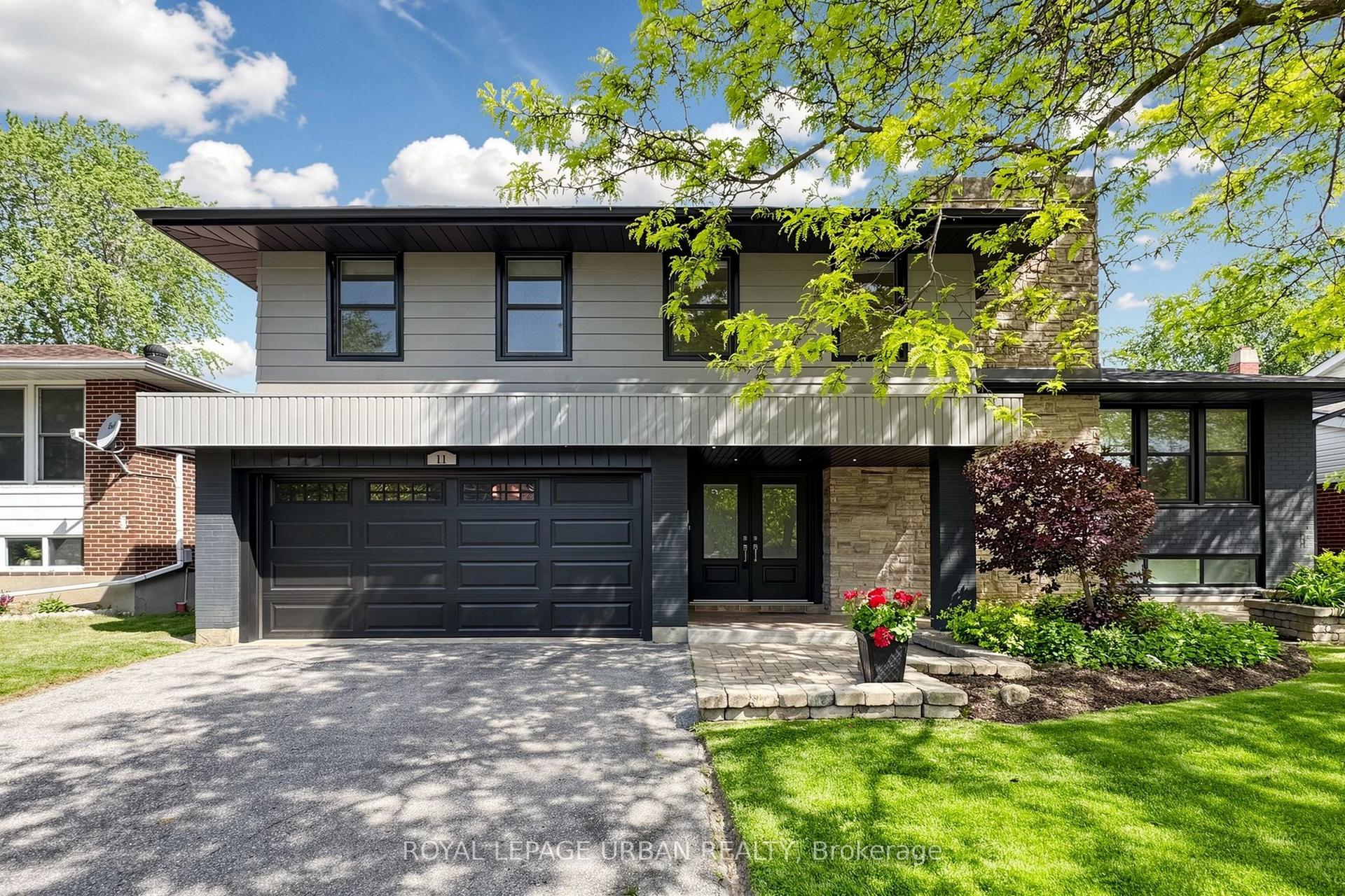 11 Caronridge Crescent — photo 1