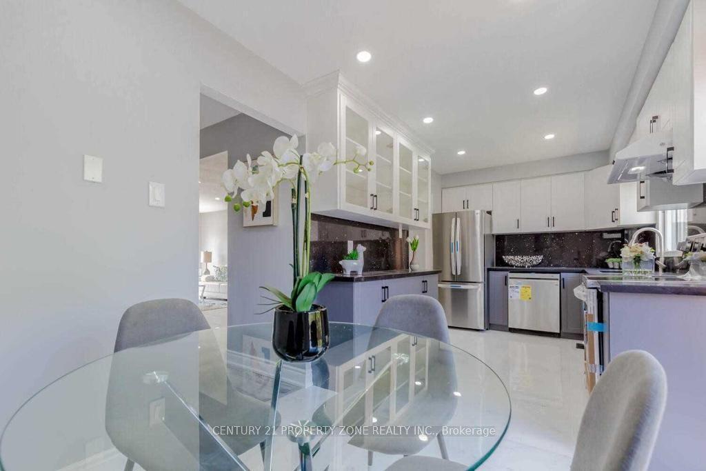 8 Norbrook Crescent — photo 1