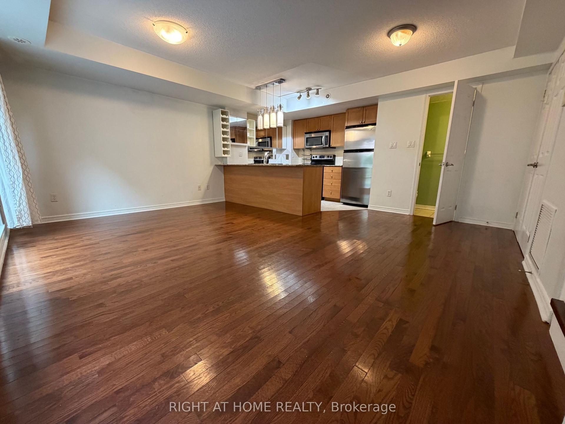 11 Ruttan Street 126 #126, Toronto — Condo Town for lease, photo 1