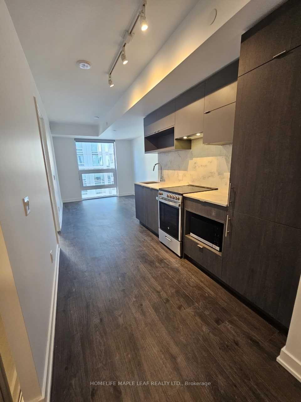 100 Queen Street E 2012 #2012 — photo 1