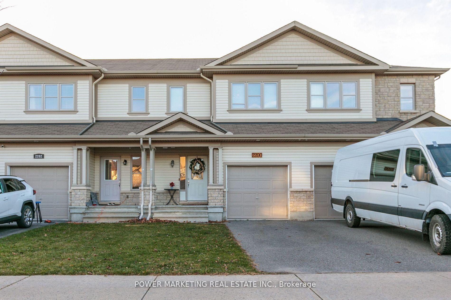 2200 NANTES Street, Orleans - Cumberland and Area — Townhouse for sale, photo 1