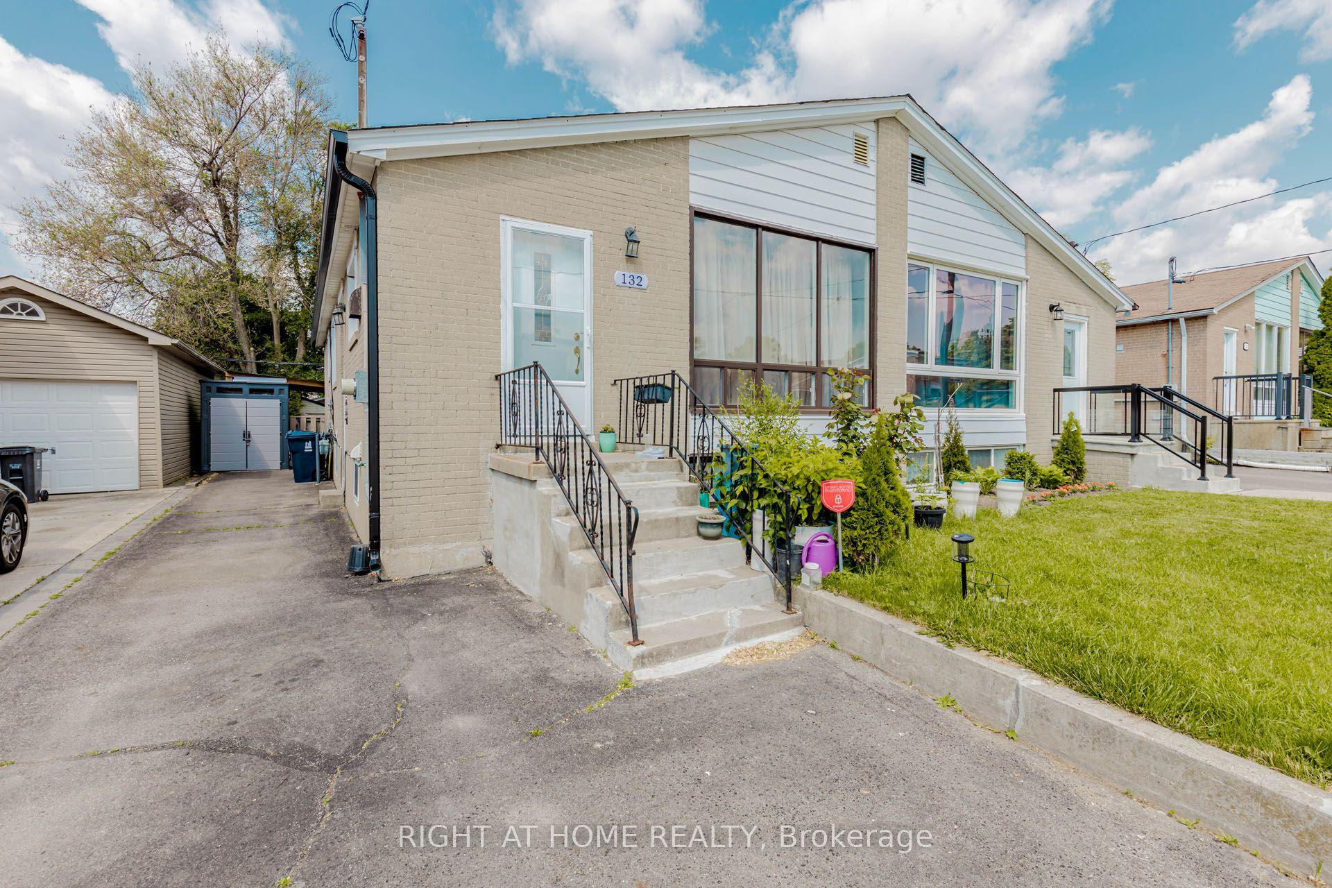132 Laurel Avenue, Toronto — Semi-Detached for lease, photo 1