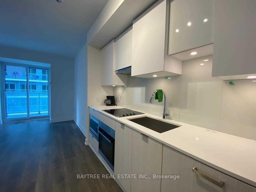 195 Redpath Avenue 2001 #2001 — photo 1