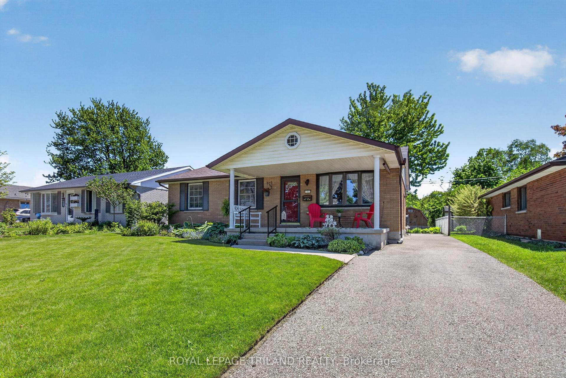 7 THOMPSON Avenue — photo 1