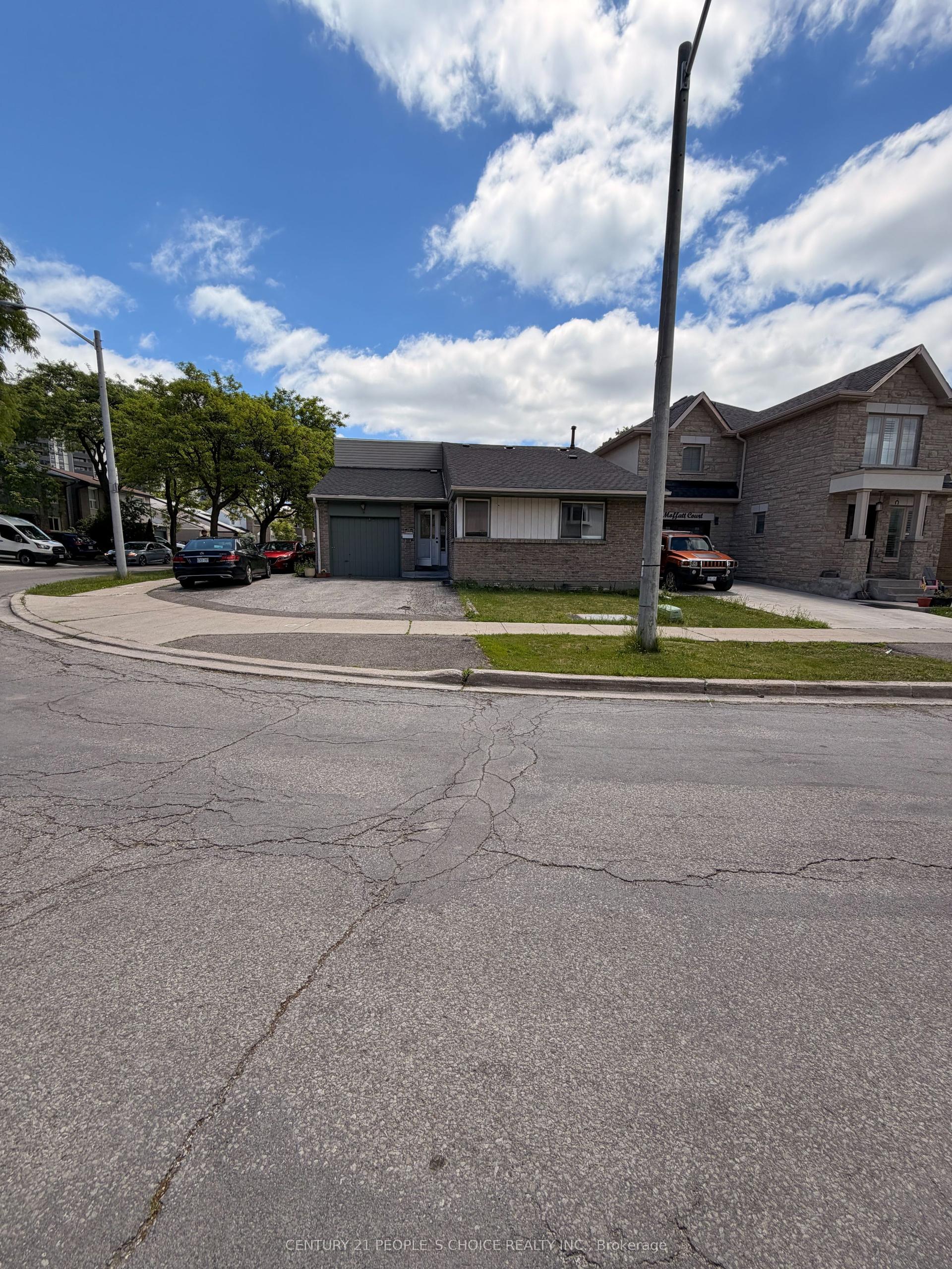 7 Moffatt Court — photo 1