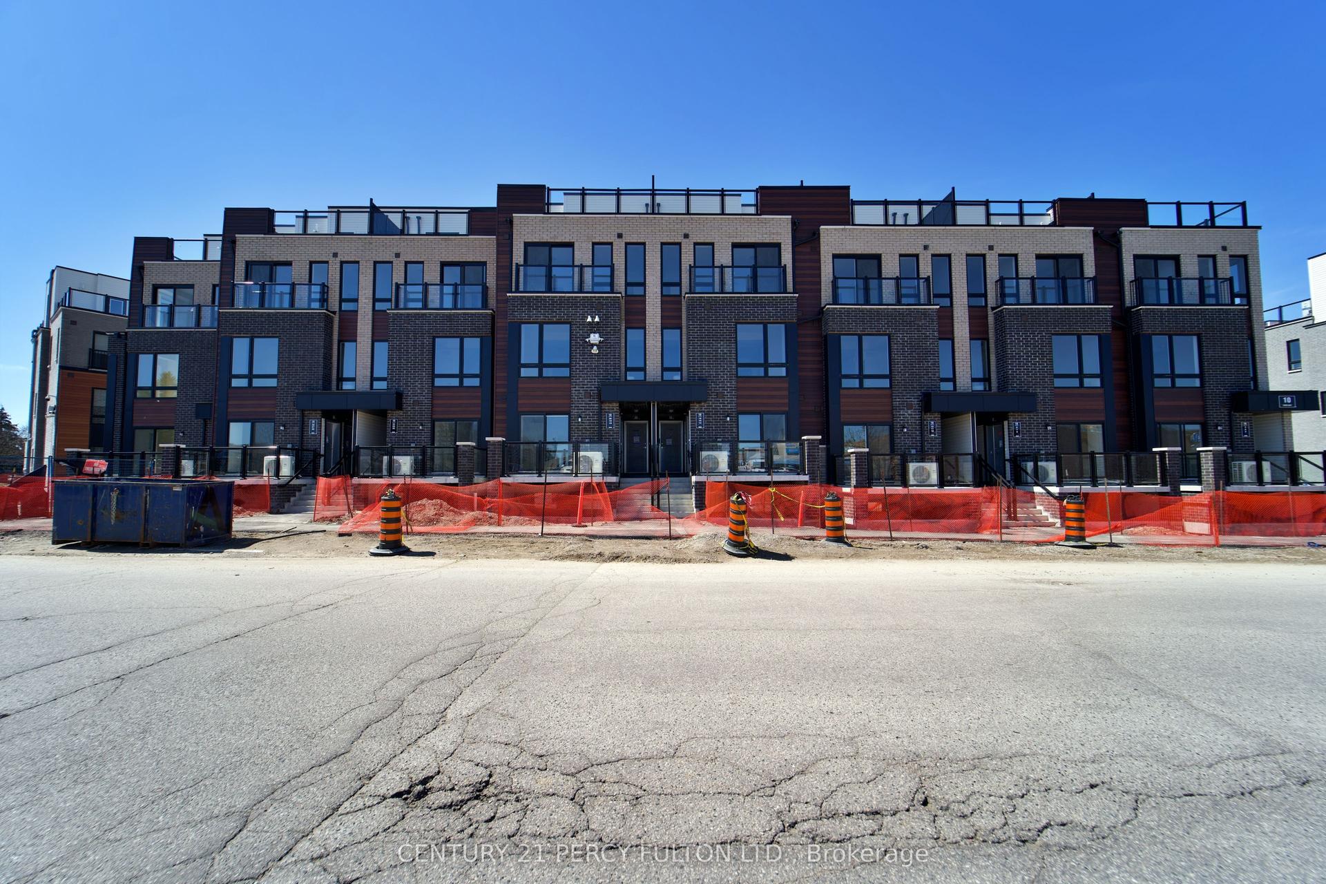 10 Liben Way E 15 #15, Toronto — Condo Town for lease, photo 1
