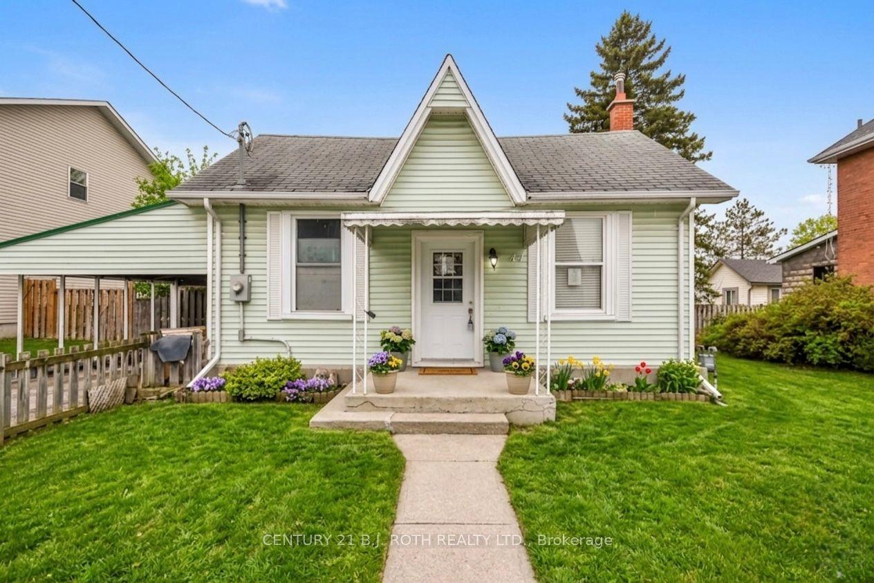 44 Sanford Street, Barrie — Detached for sale, photo 1