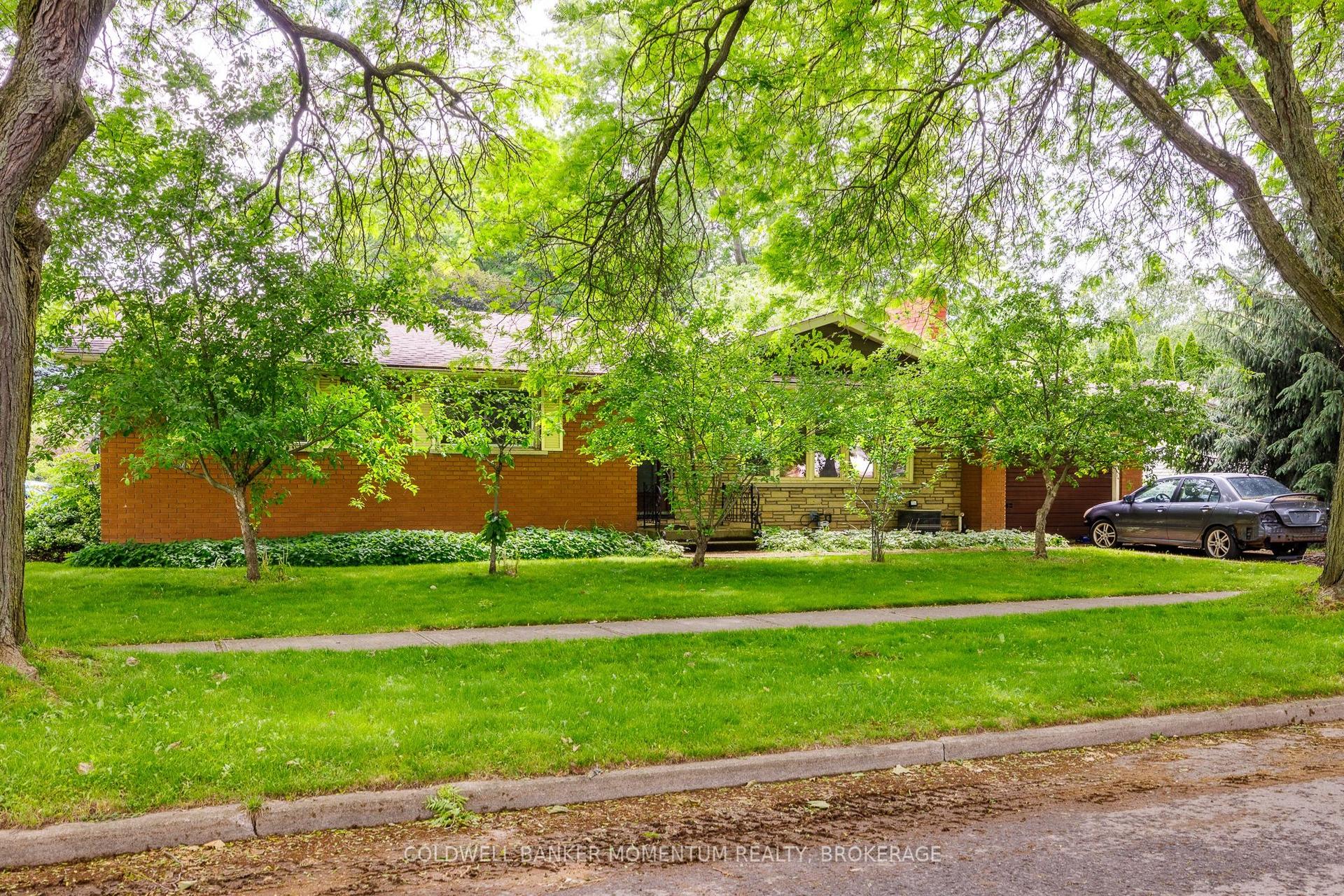 6416 Clare Crescent — photo 1