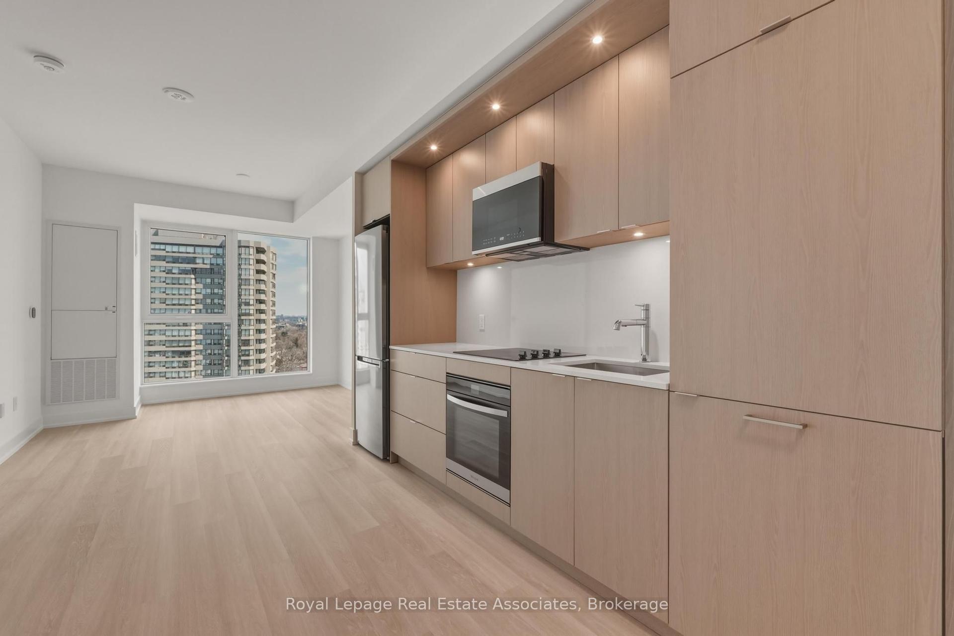 25 Cordova Avenue 1802 #1802 — photo 1