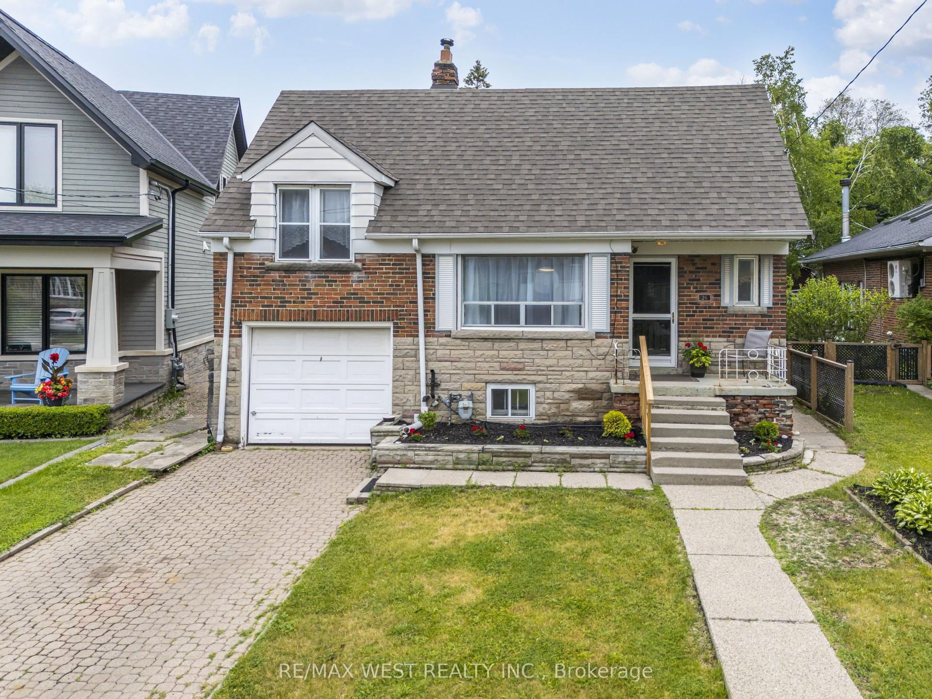26 Parkland Road — photo 1