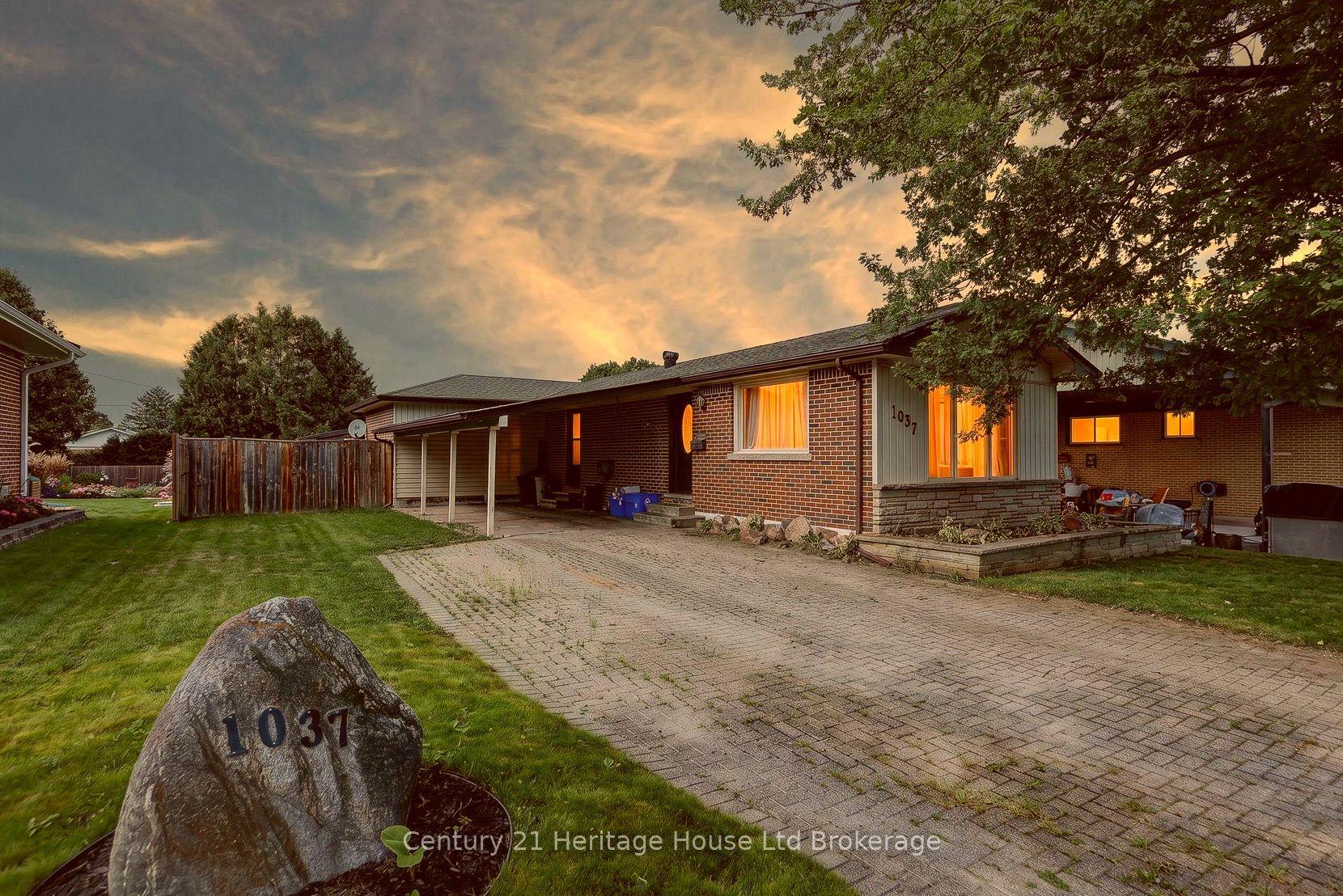 1037 Warwick Street, Woodstock — Detached for sale, photo 1