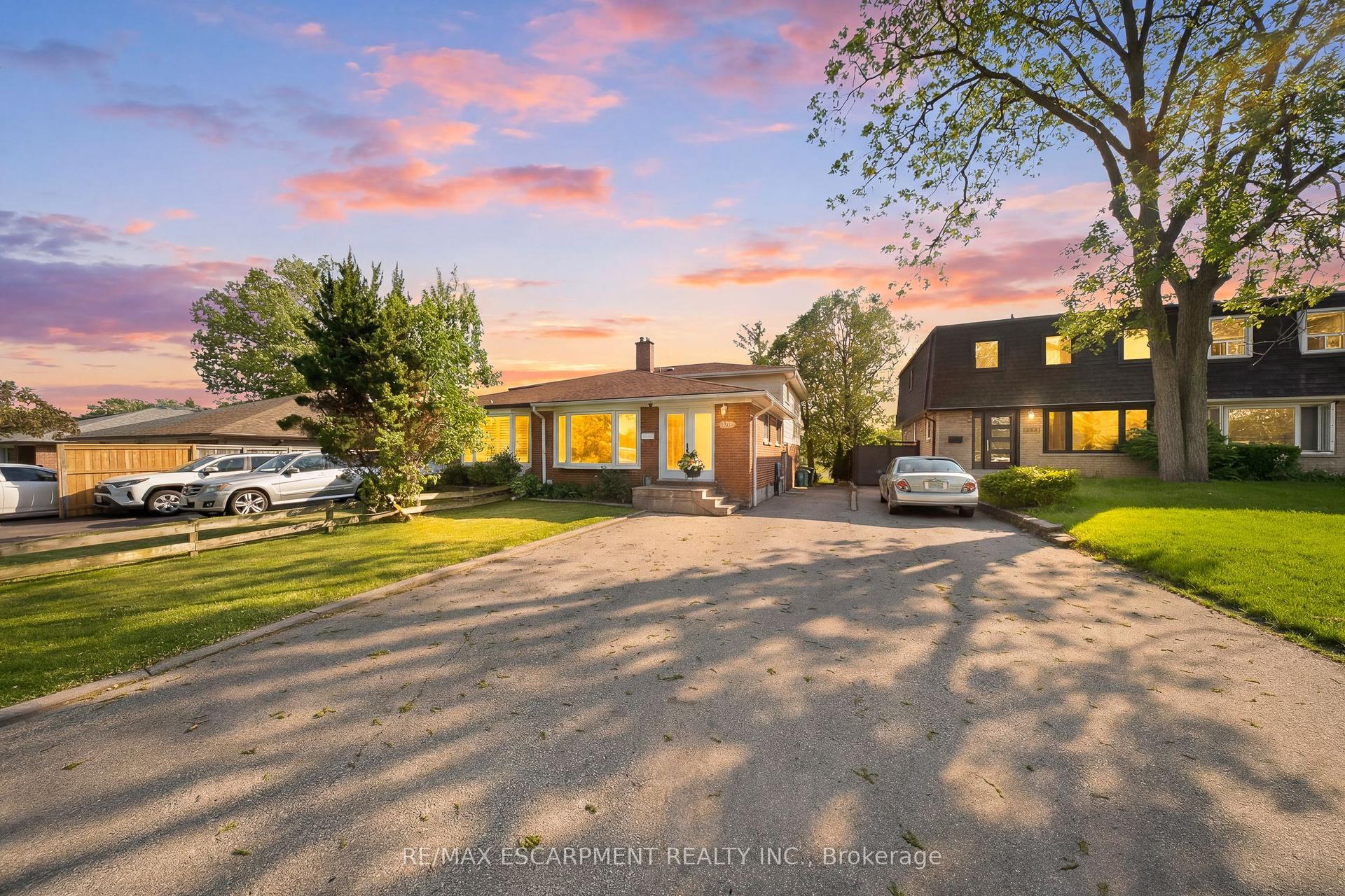 1251 Fairdale Drive — photo 1