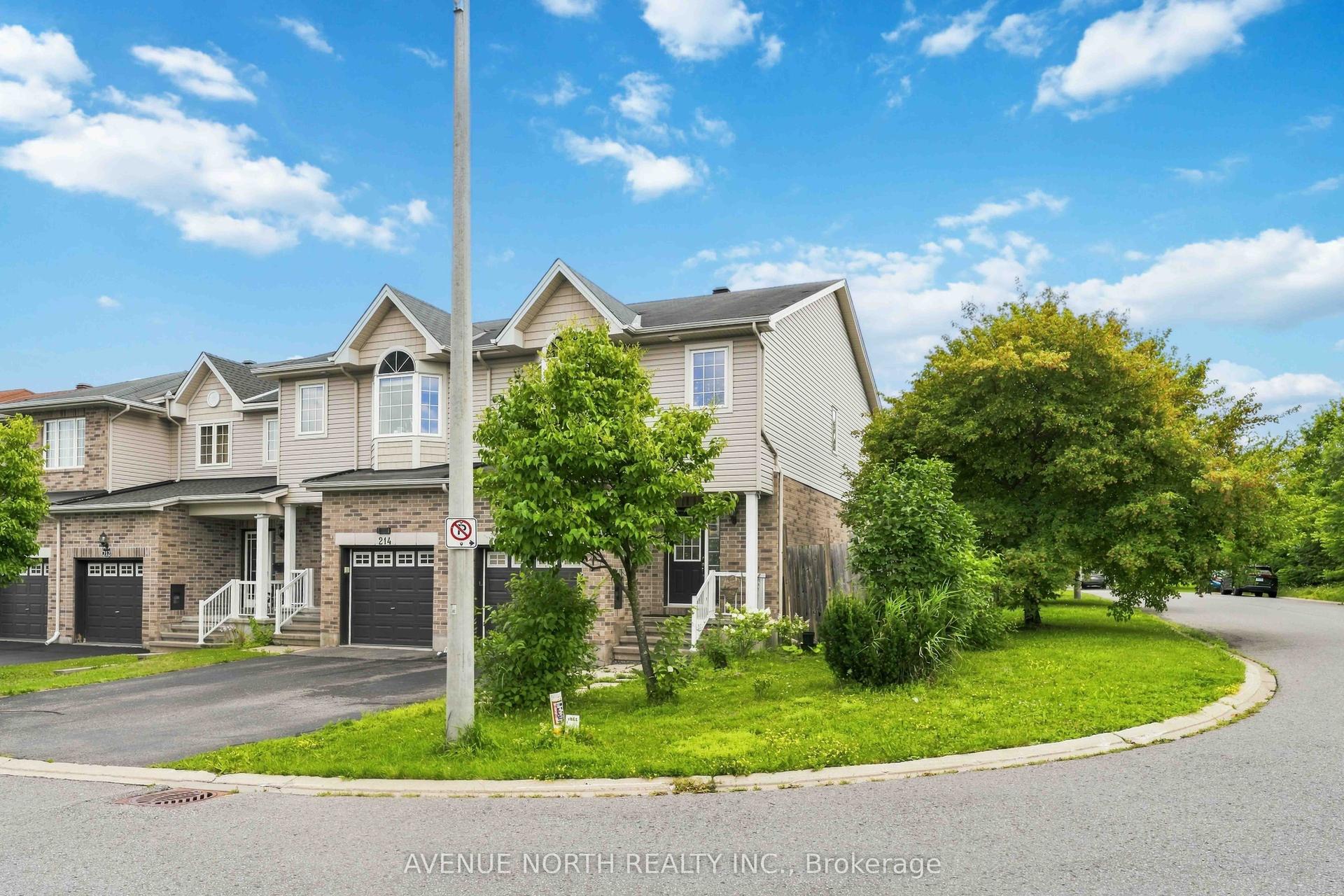216 Cityview Crescent, Orleans - Cumberland and Area — Townhouse for sale, photo 1