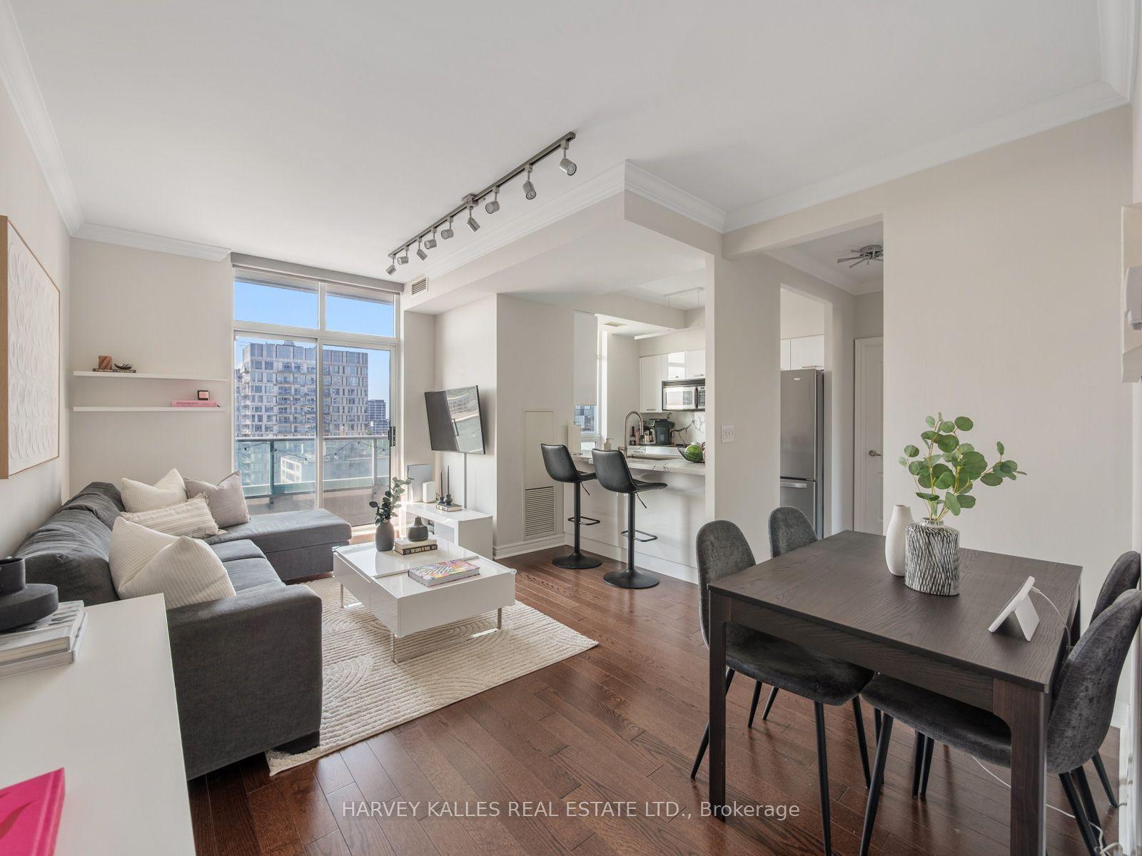 212 Eglinton Avenue E PH303 #PH303, Toronto — Condo for sale, photo 1