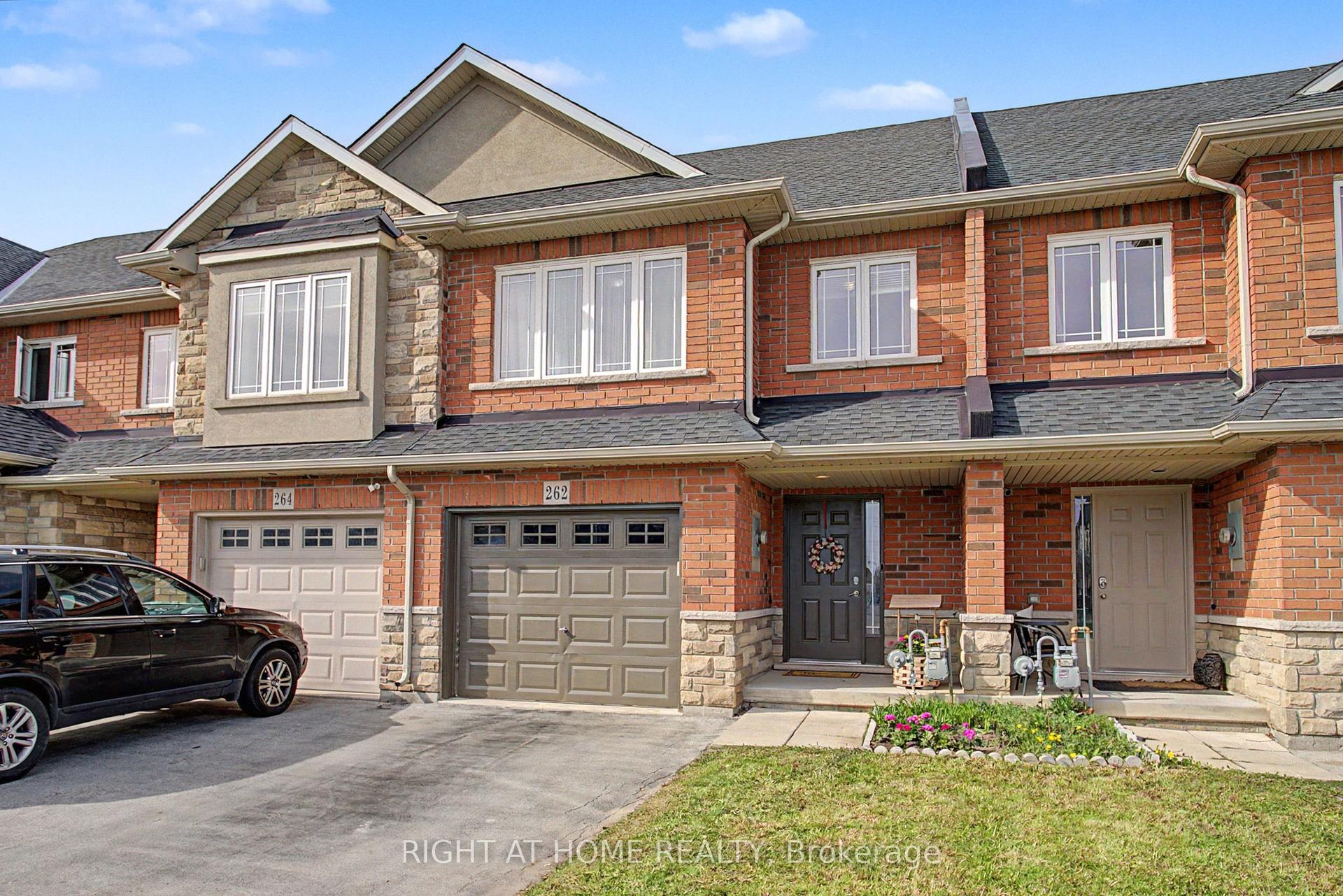 262 Pinehill Drive — photo 1