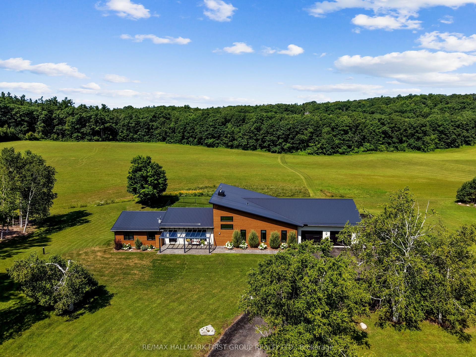 4566 Harwood Road, Hamilton Township — Detached for sale, photo 1