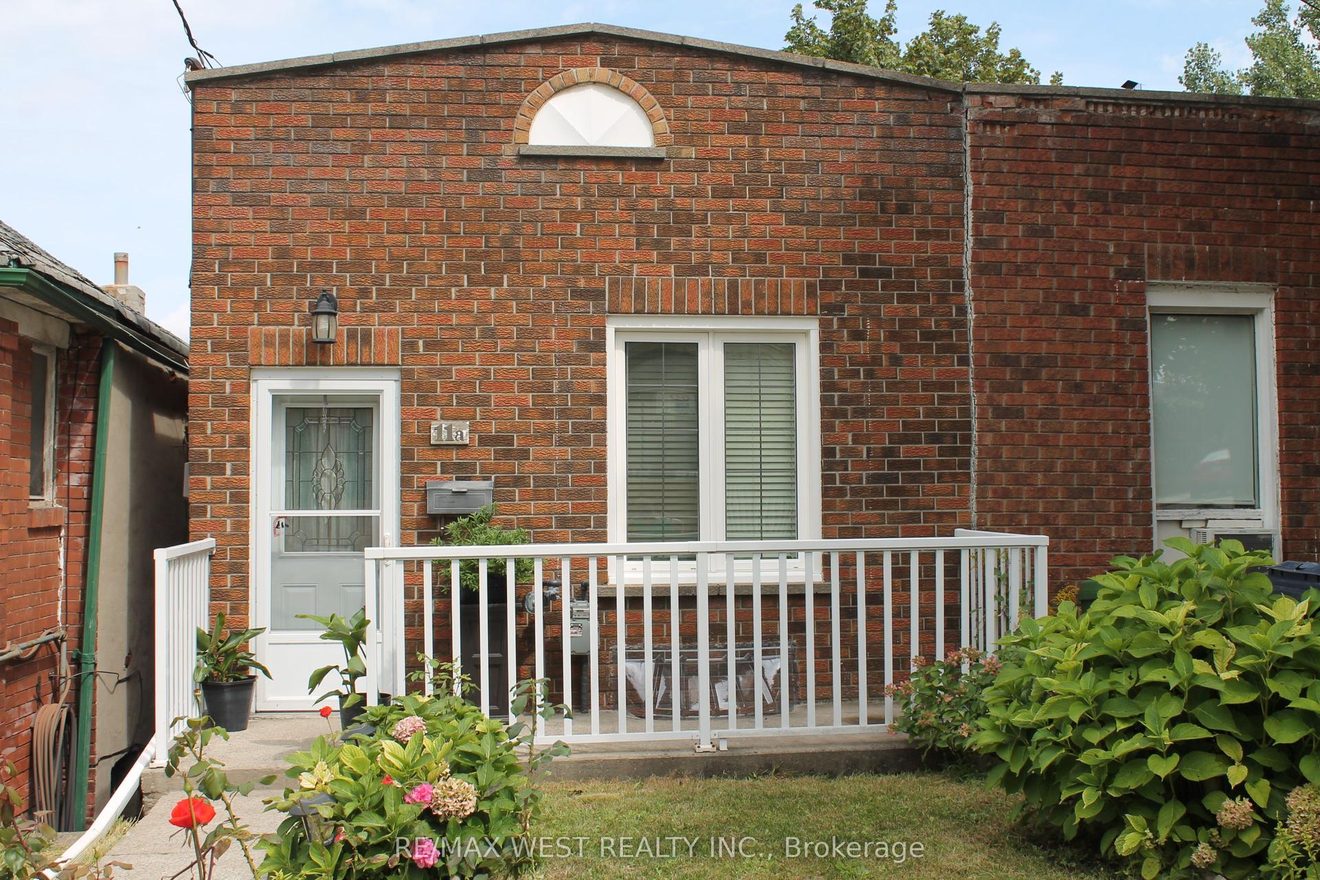 11A Woodcroft Crescent, Toronto — Semi-Detached for sale, photo 1