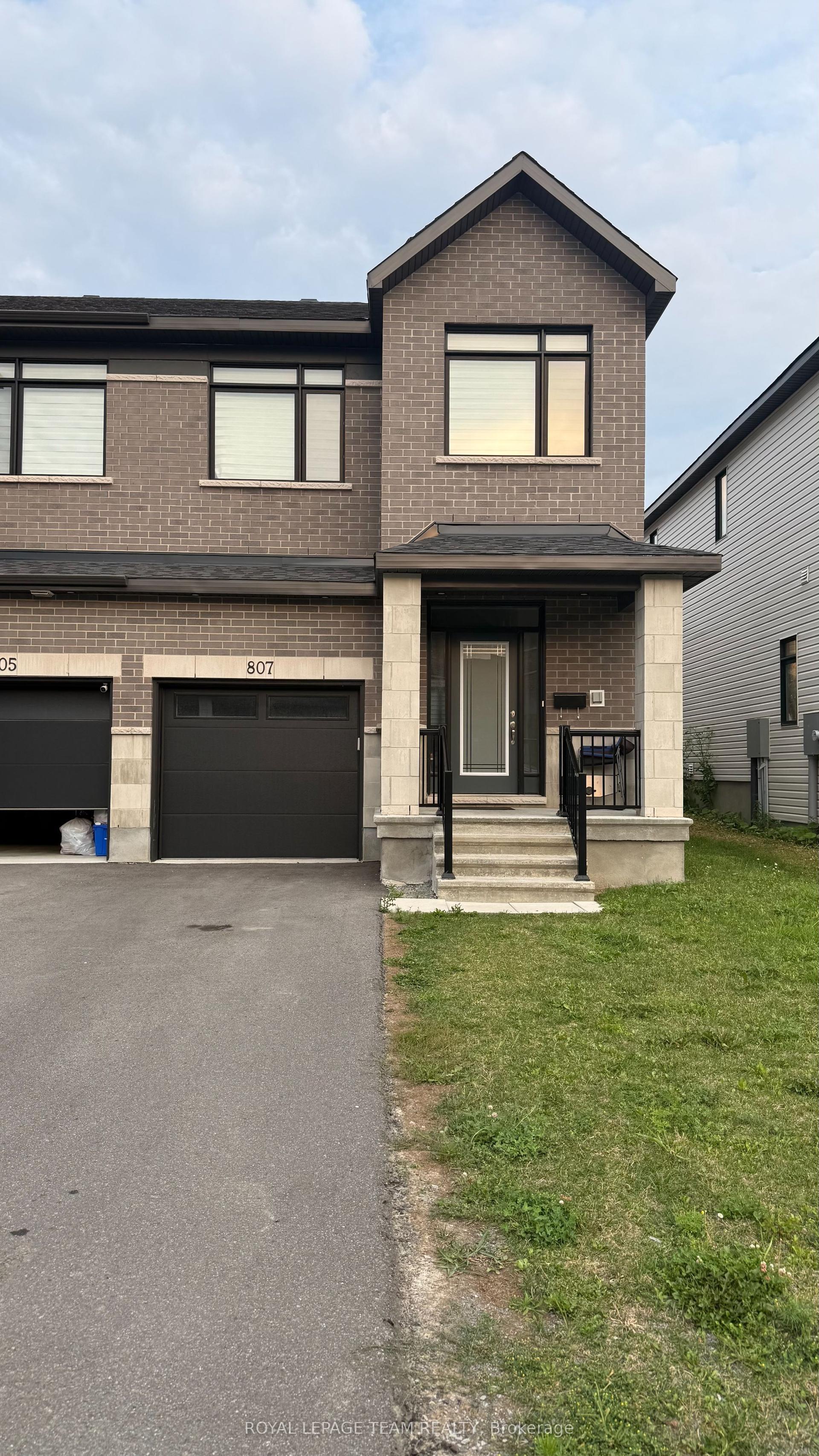 807 Mochi Circle E, Barrhaven — Townhouse for lease, photo 1
