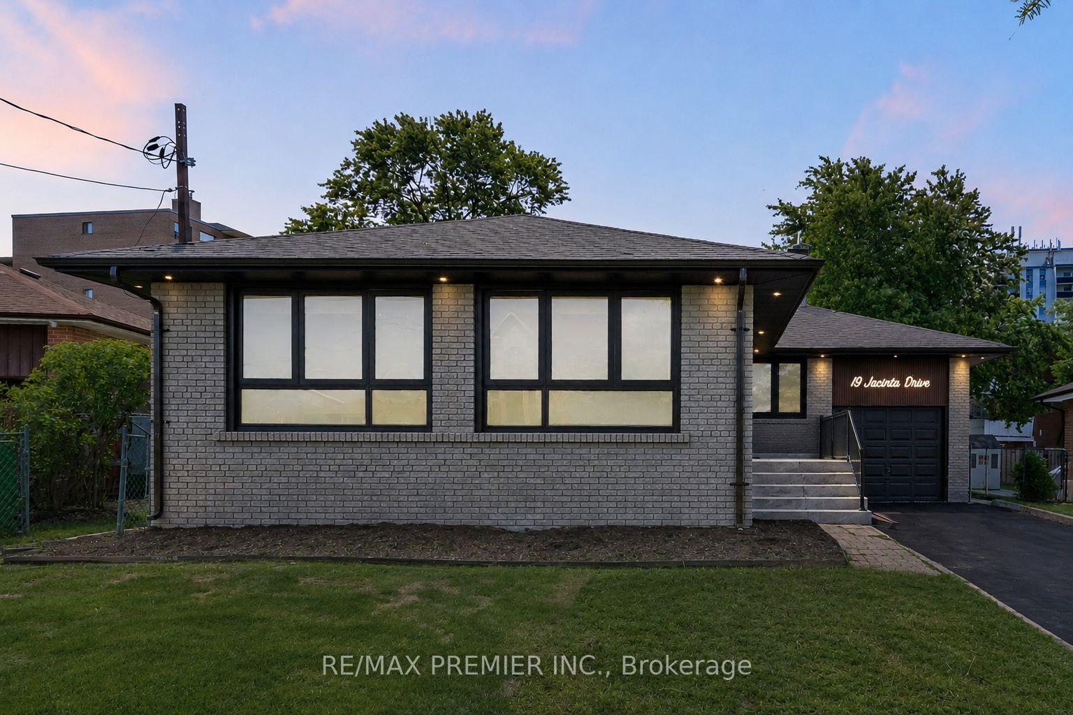19 Jacinta Drive, Toronto — Detached for sale, photo 1