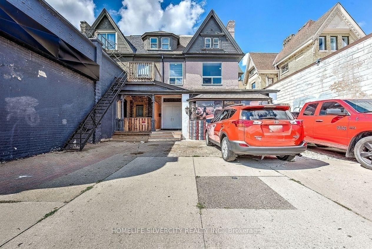 544 Dundas Street E — photo 1