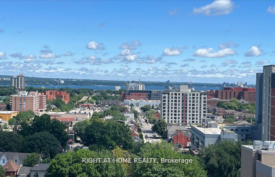 212 King William Street E 1303 #1303 — photo 1